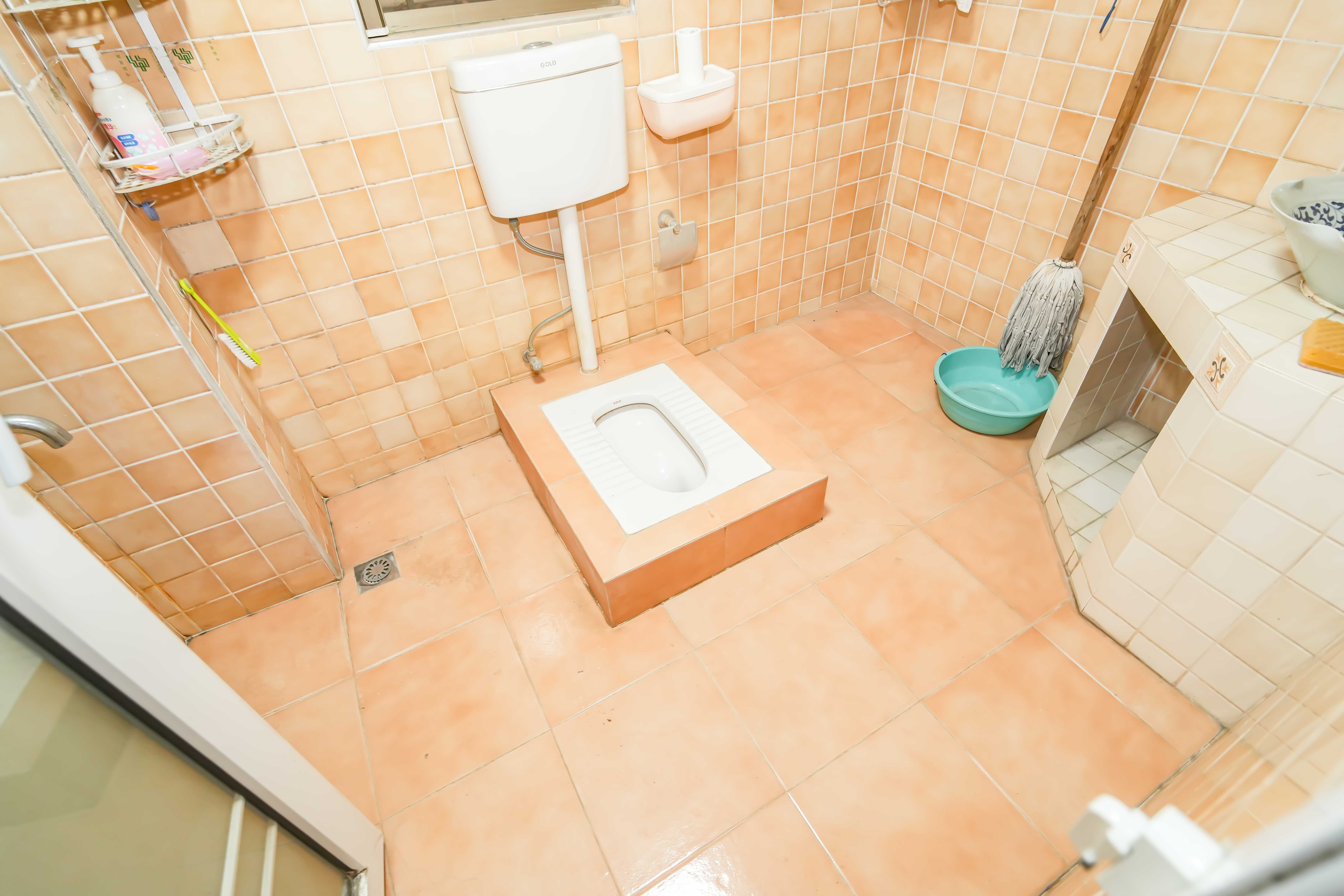 米兰春天 3室2厅2卫 69.8万 米兰春天 3室2厅2卫 69.8万卫生间