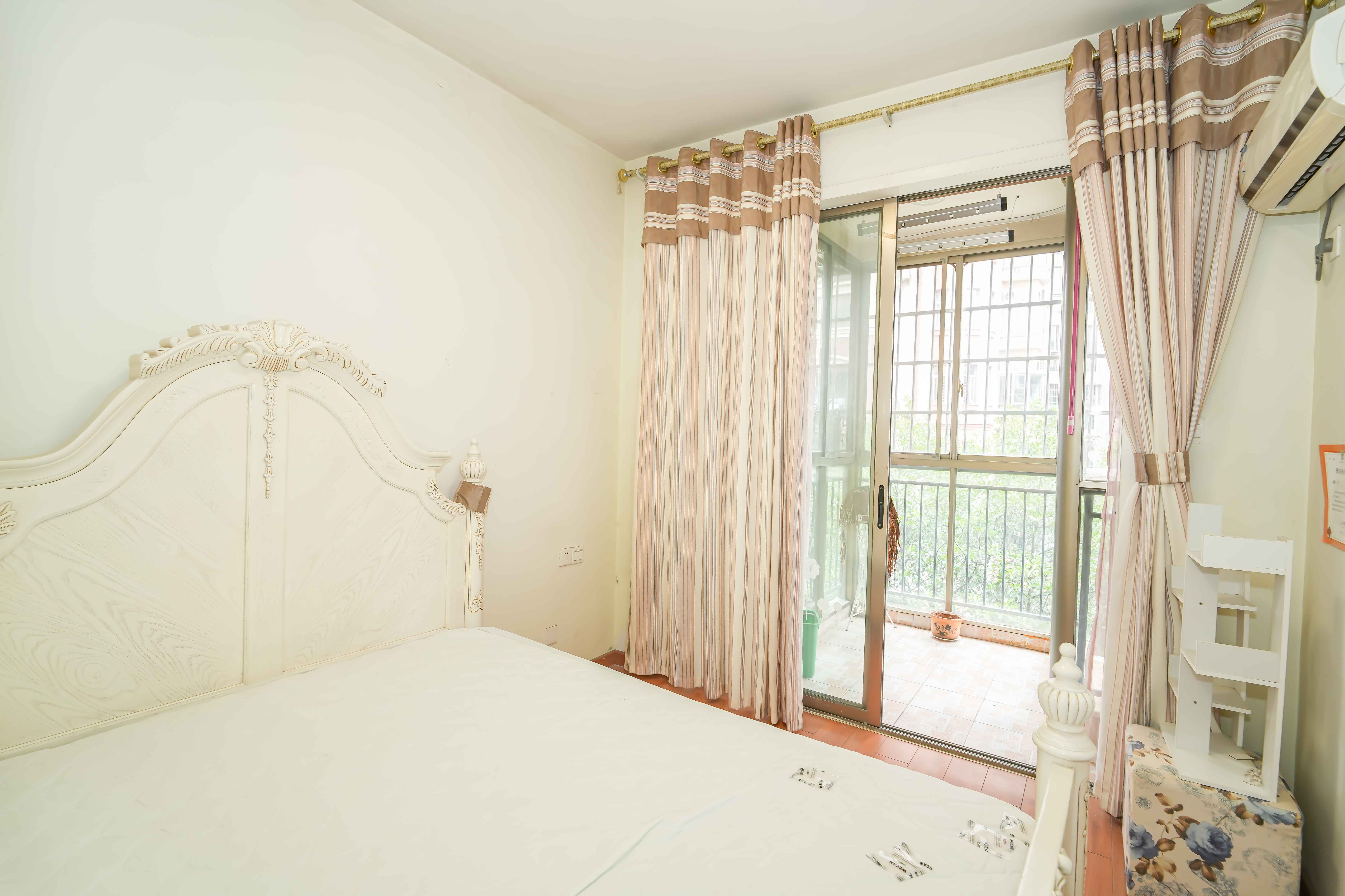 米兰春天 3室2厅2卫 69.8万 米兰春天 3室2厅2卫 69.8万卧室