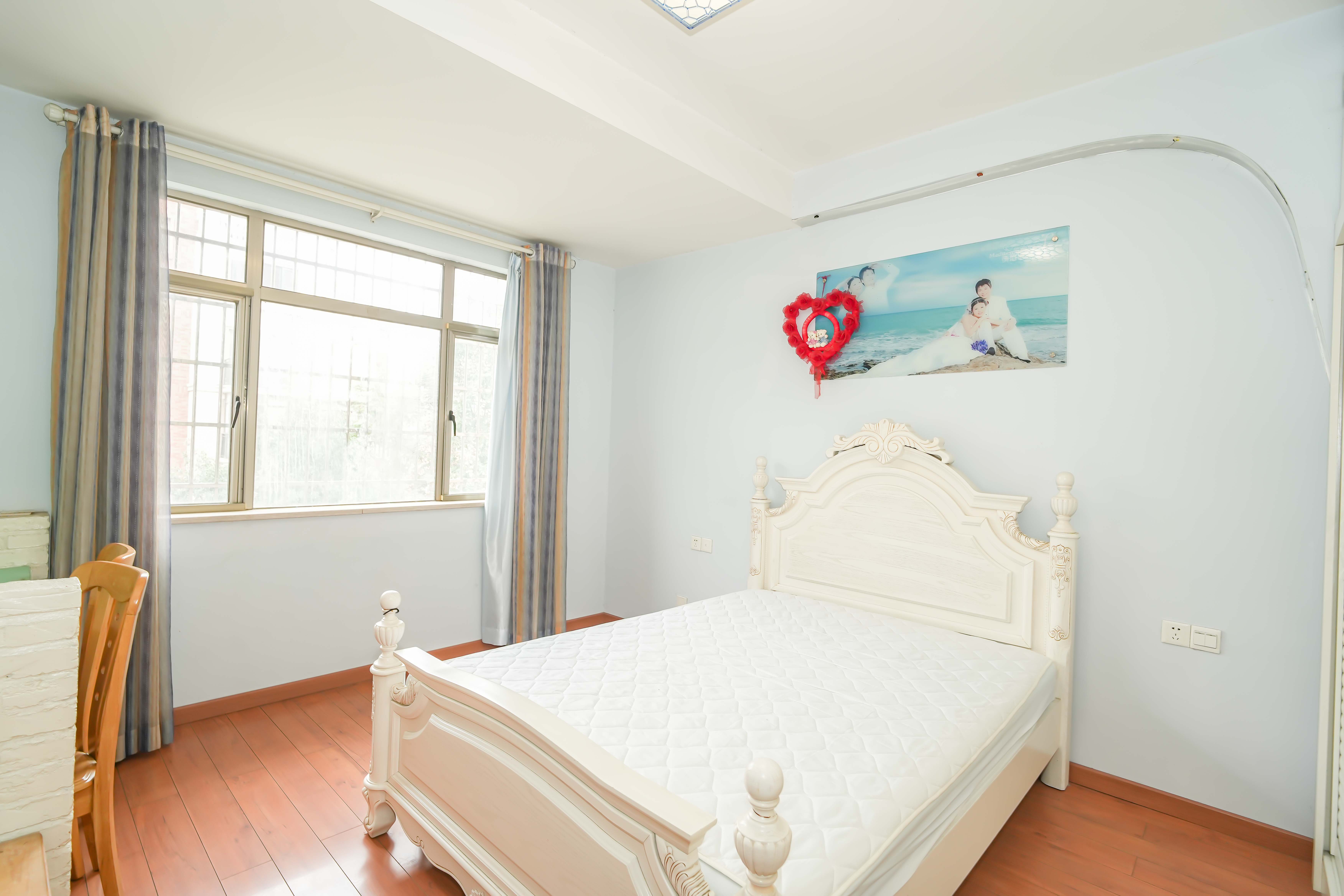 米兰春天 3室2厅2卫 69.8万 米兰春天 3室2厅2卫 69.8万卧室