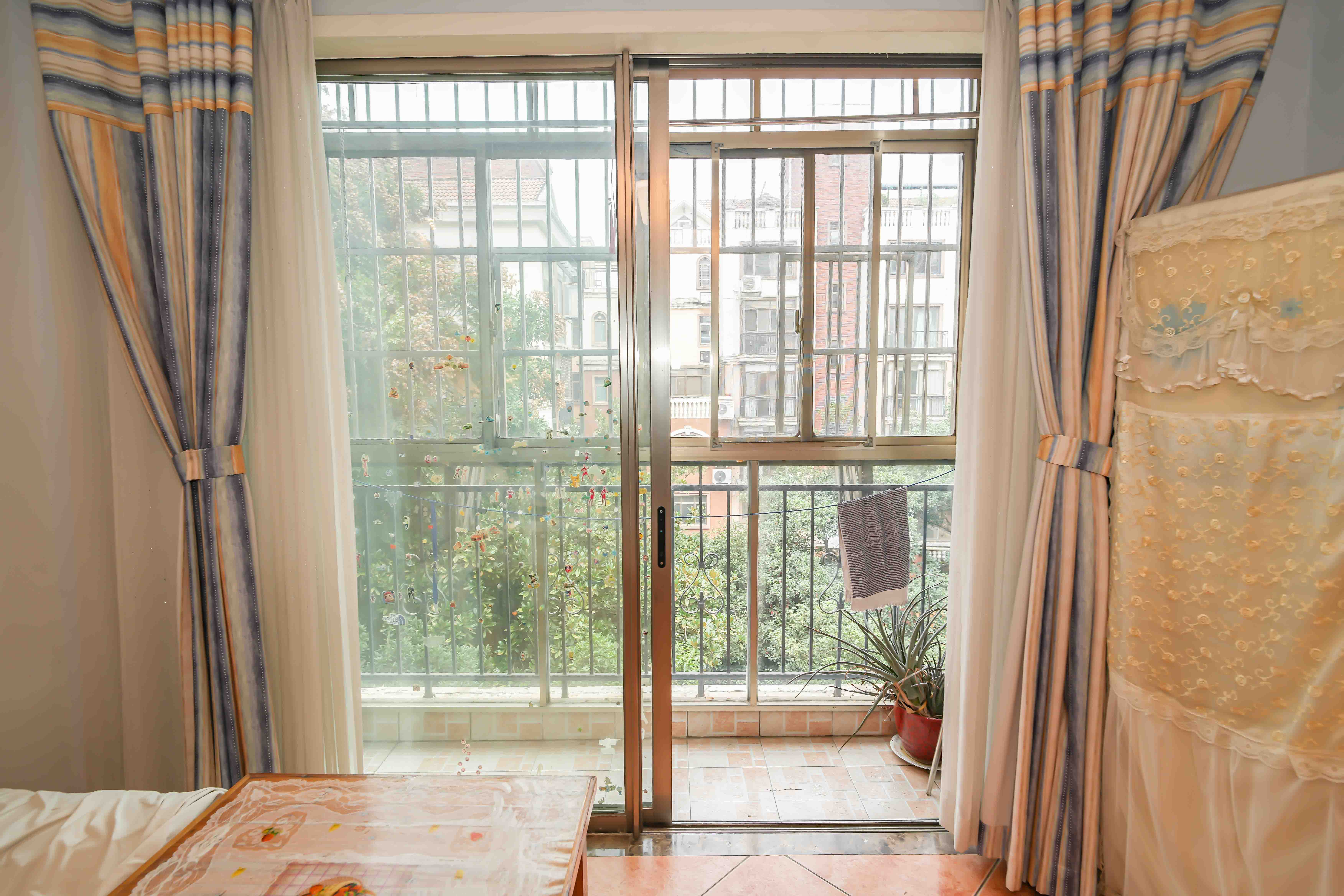 米兰春天 3室2厅2卫 69.8万 米兰春天 3室2厅2卫 69.8万阳台