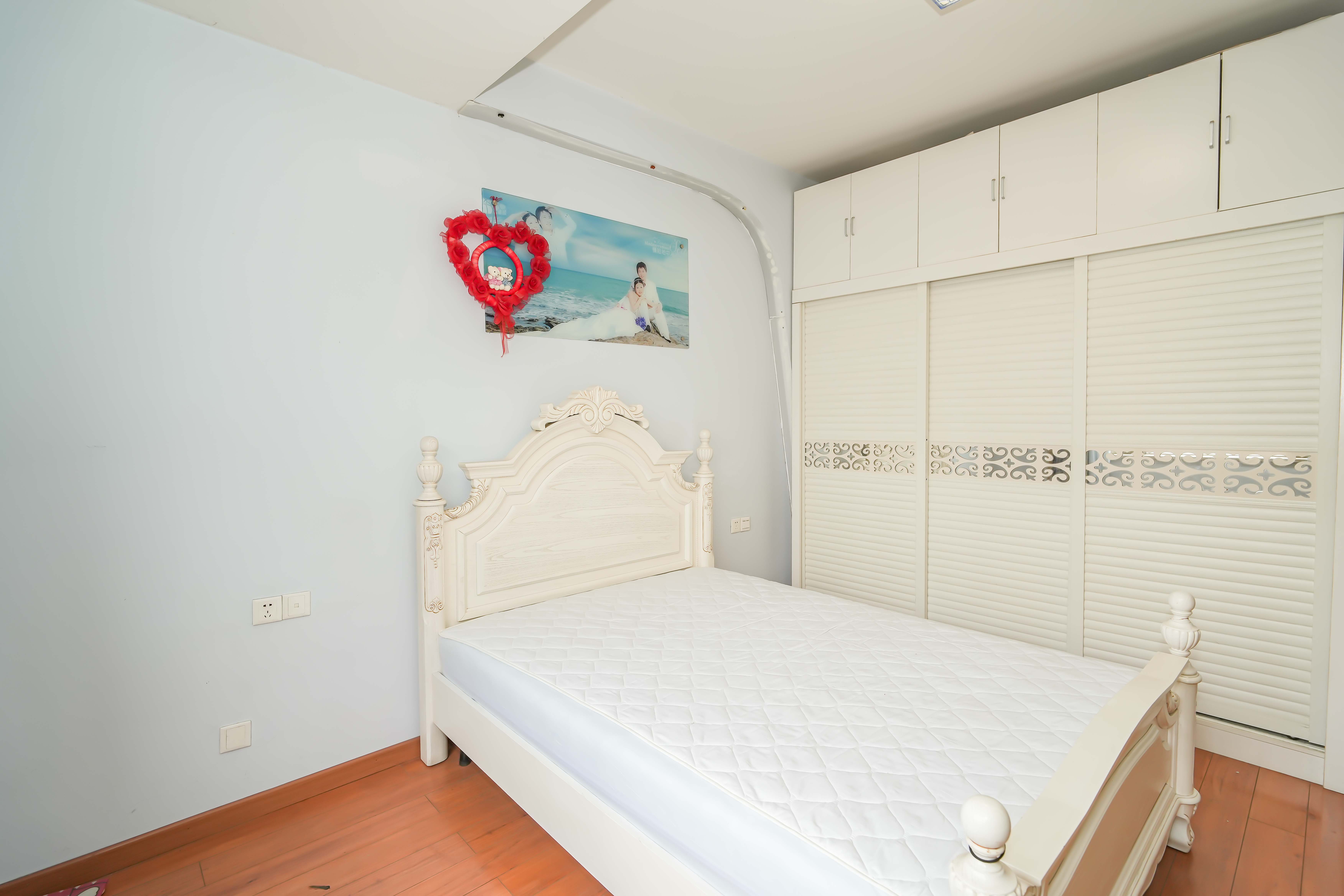 米兰春天 3室2厅2卫 69.8万 米兰春天 3室2厅2卫 69.8万卧室