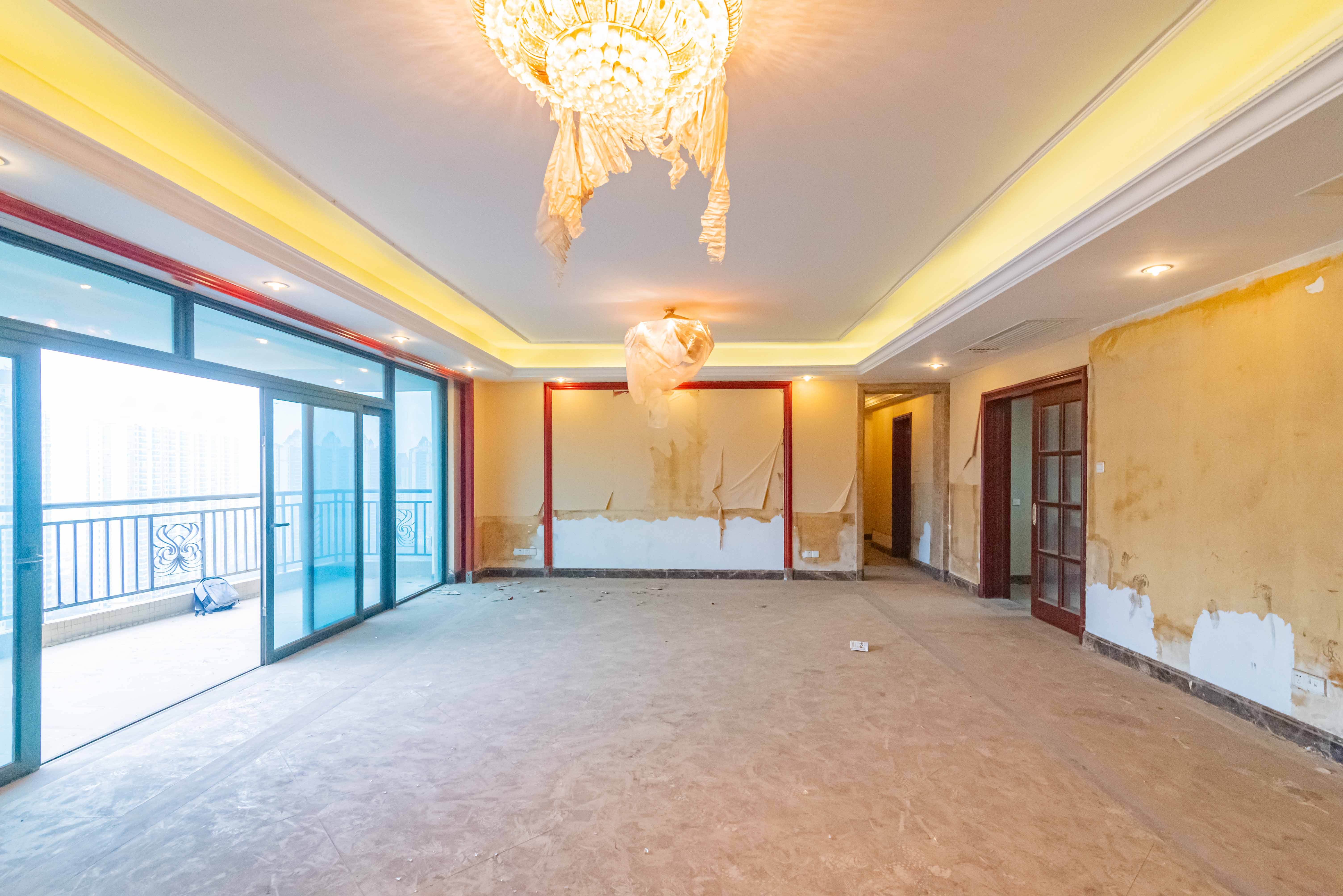 恒大雅苑 4室2厅3卫 225.0万 恒大雅苑 4室2厅3卫 225.0万客厅