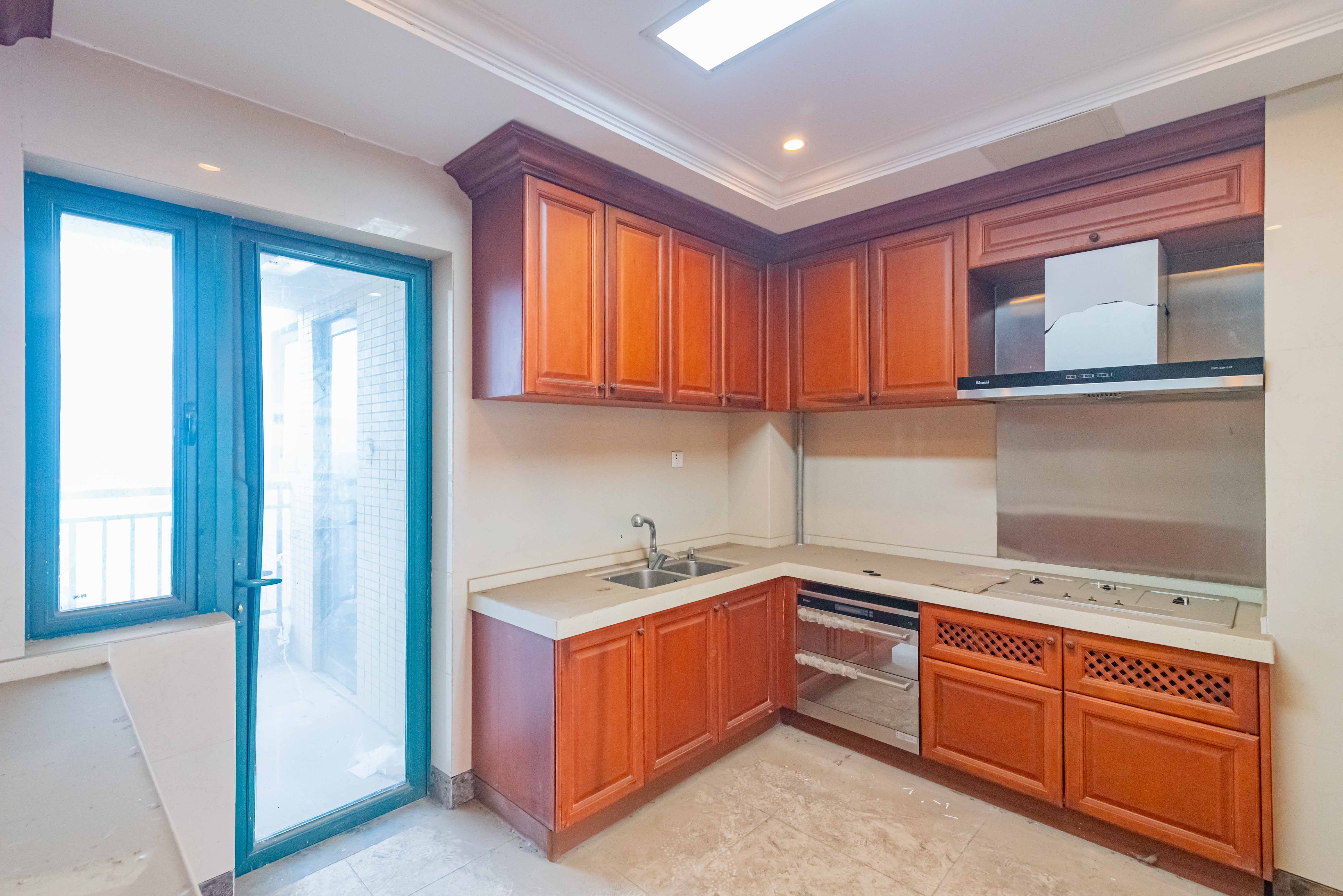 恒大雅苑 4室2厅3卫 225.0万 恒大雅苑 4室2厅3卫 225.0万厨房