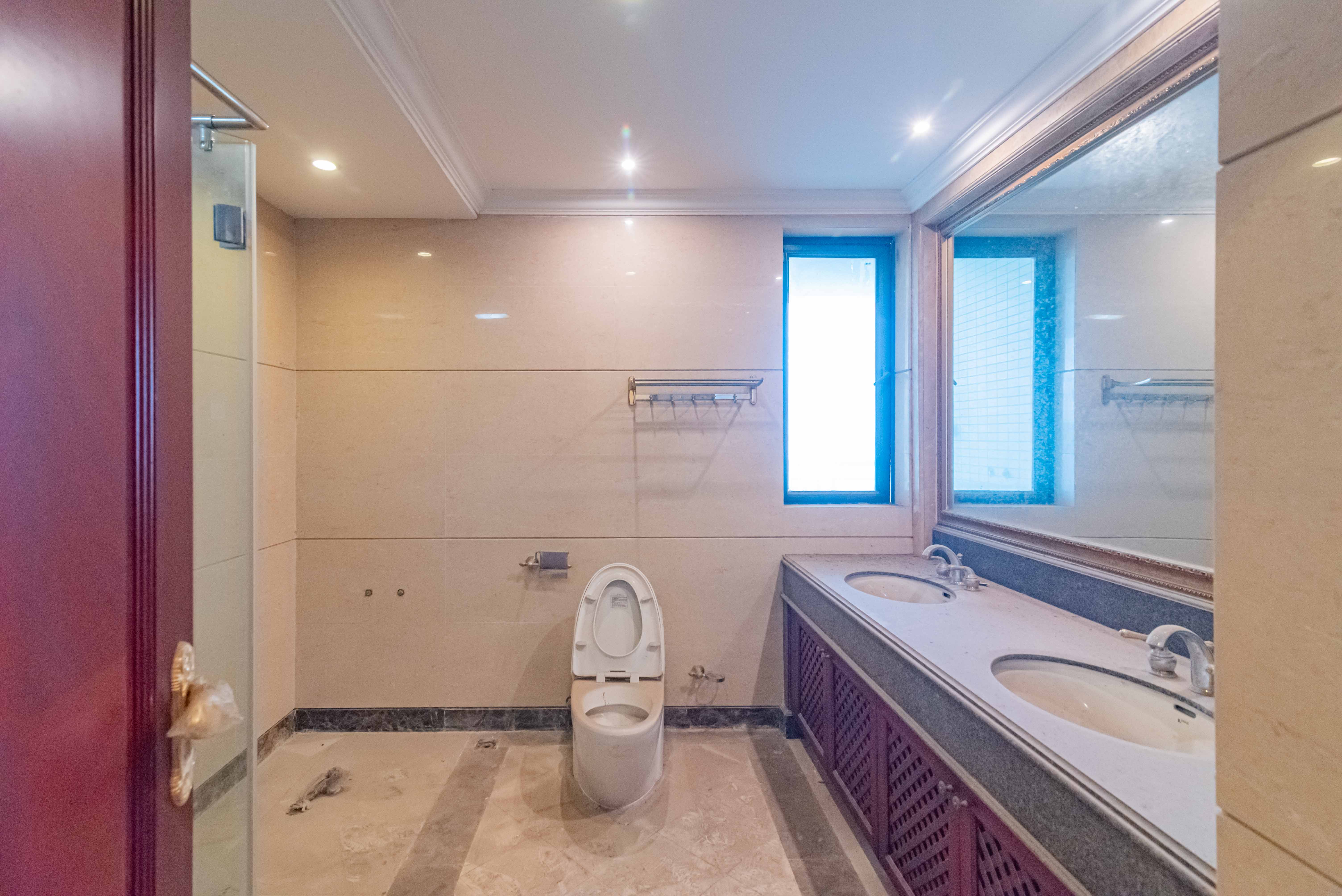 恒大雅苑 4室2厅3卫 225.0万 恒大雅苑 4室2厅3卫 225.0万卫生间