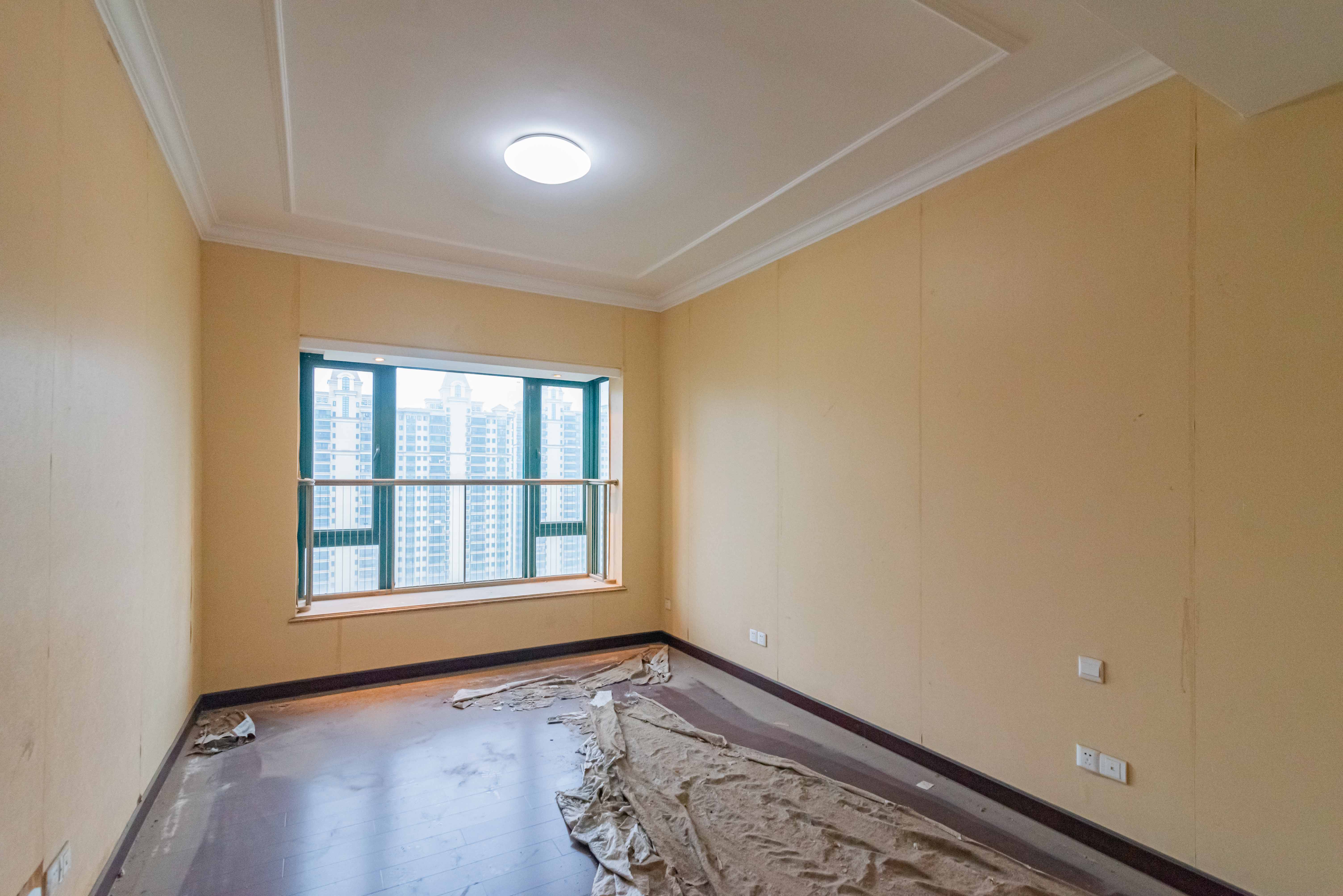 恒大雅苑 4室2厅3卫 225.0万 恒大雅苑 4室2厅3卫 225.0万卧室