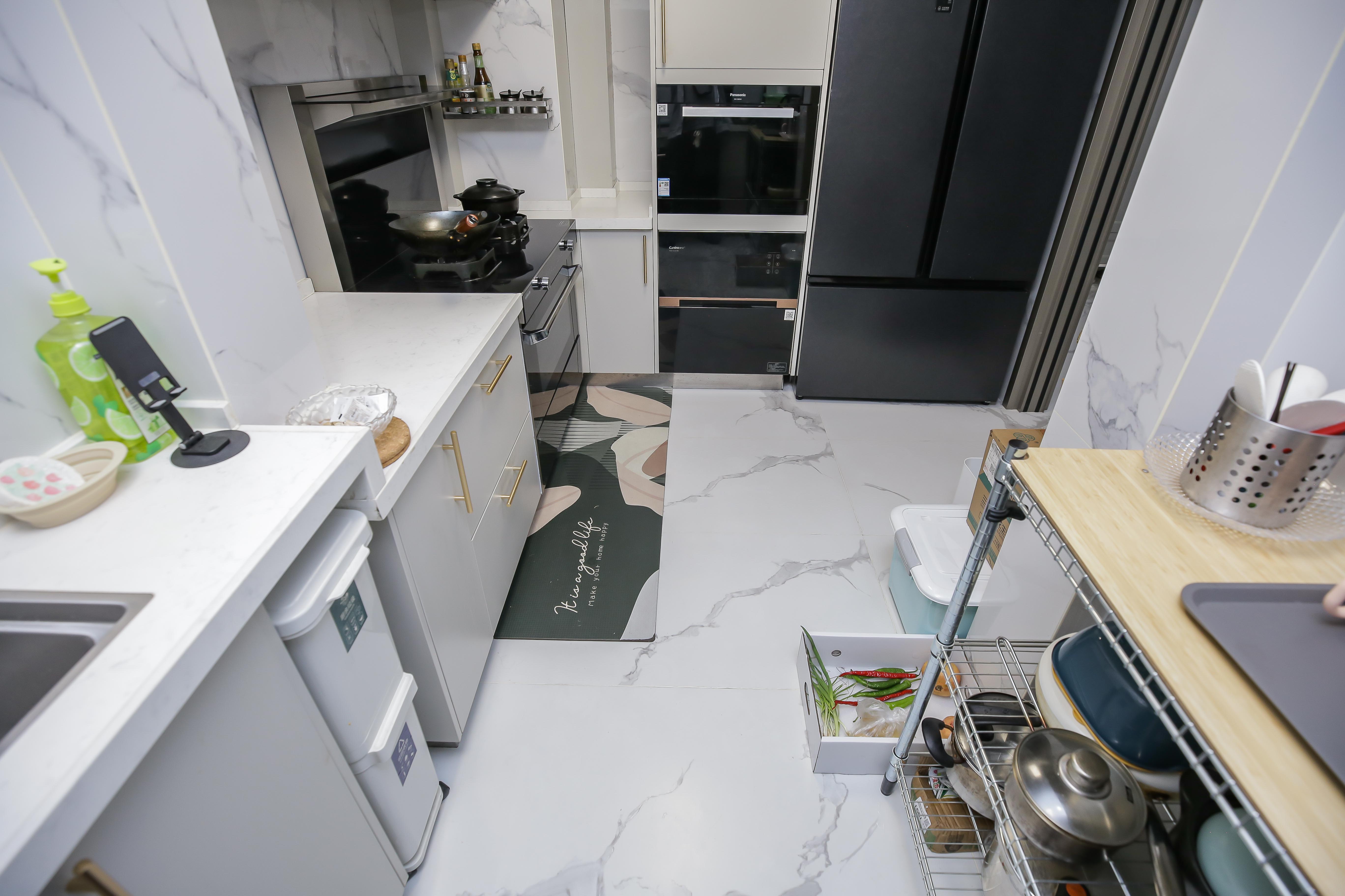 万象府台  3室2厅2卫   260.00万厨房