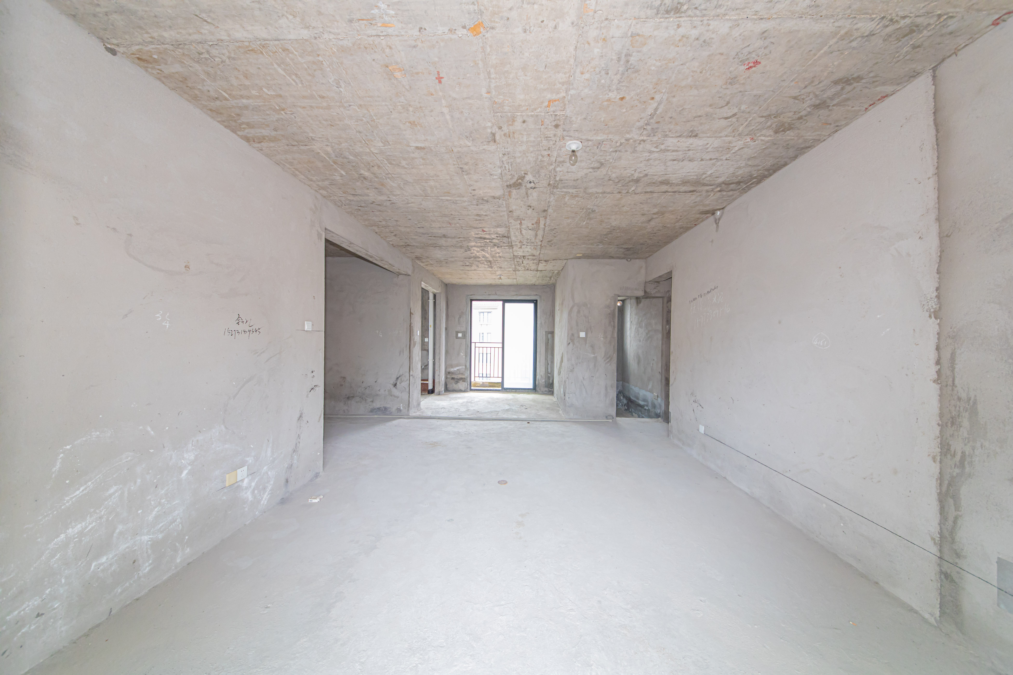 中信凯旋城（中信新城四期）  4室2厅2卫    118.0万客厅