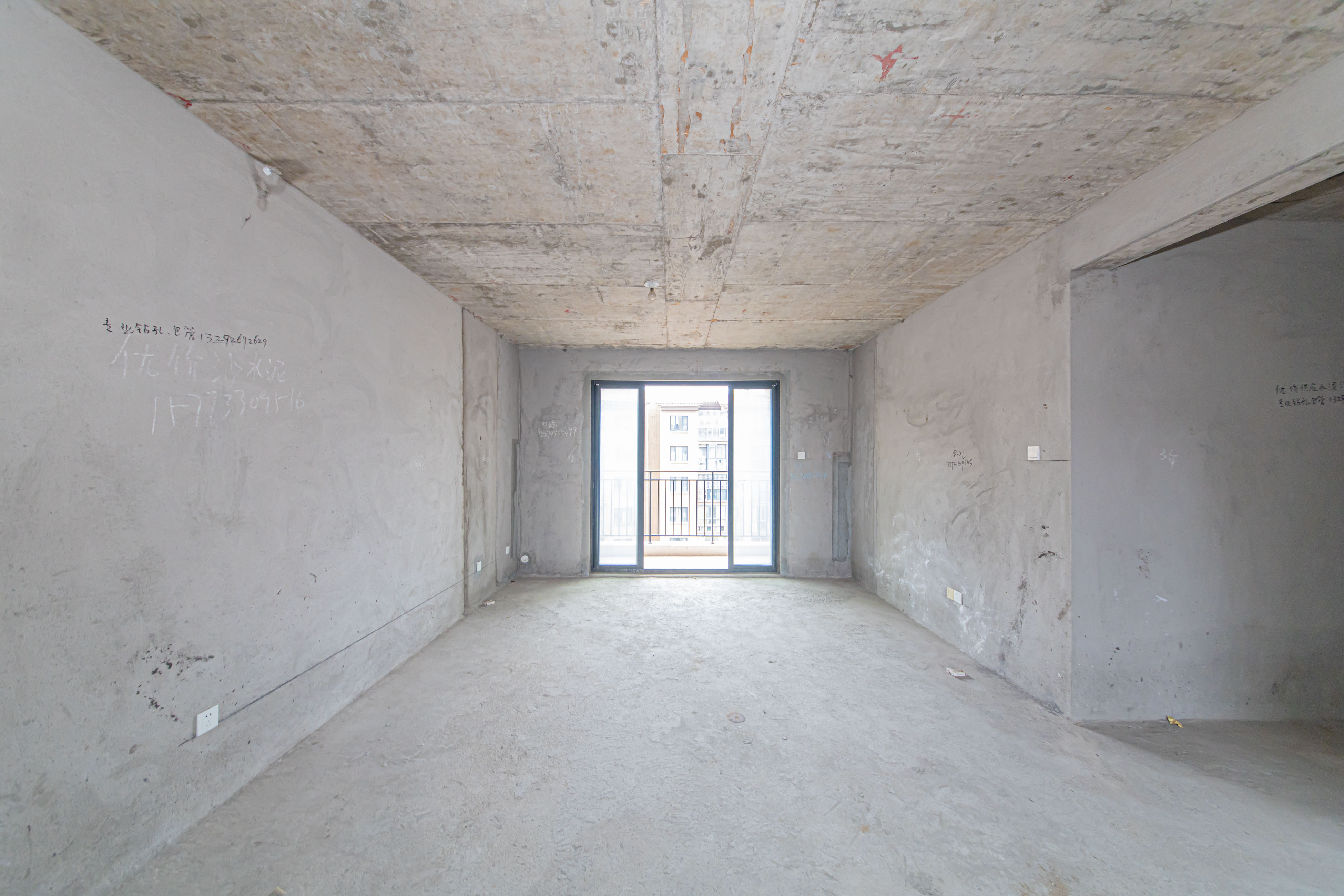 中信凯旋城（中信新城四期）  4室2厅2卫    118.0万客厅