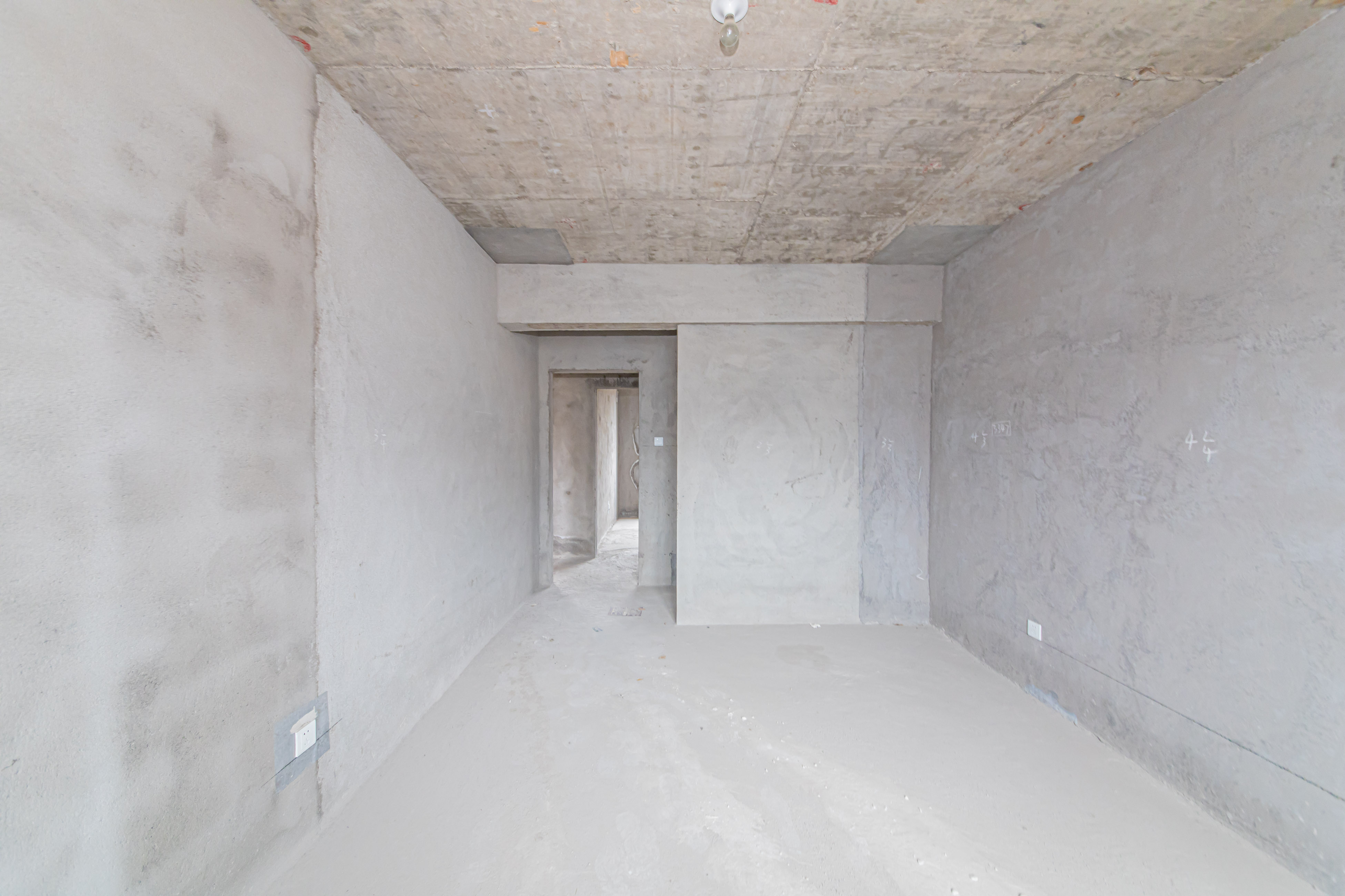 中信凯旋城（中信新城四期）  4室2厅2卫    118.0万卧室