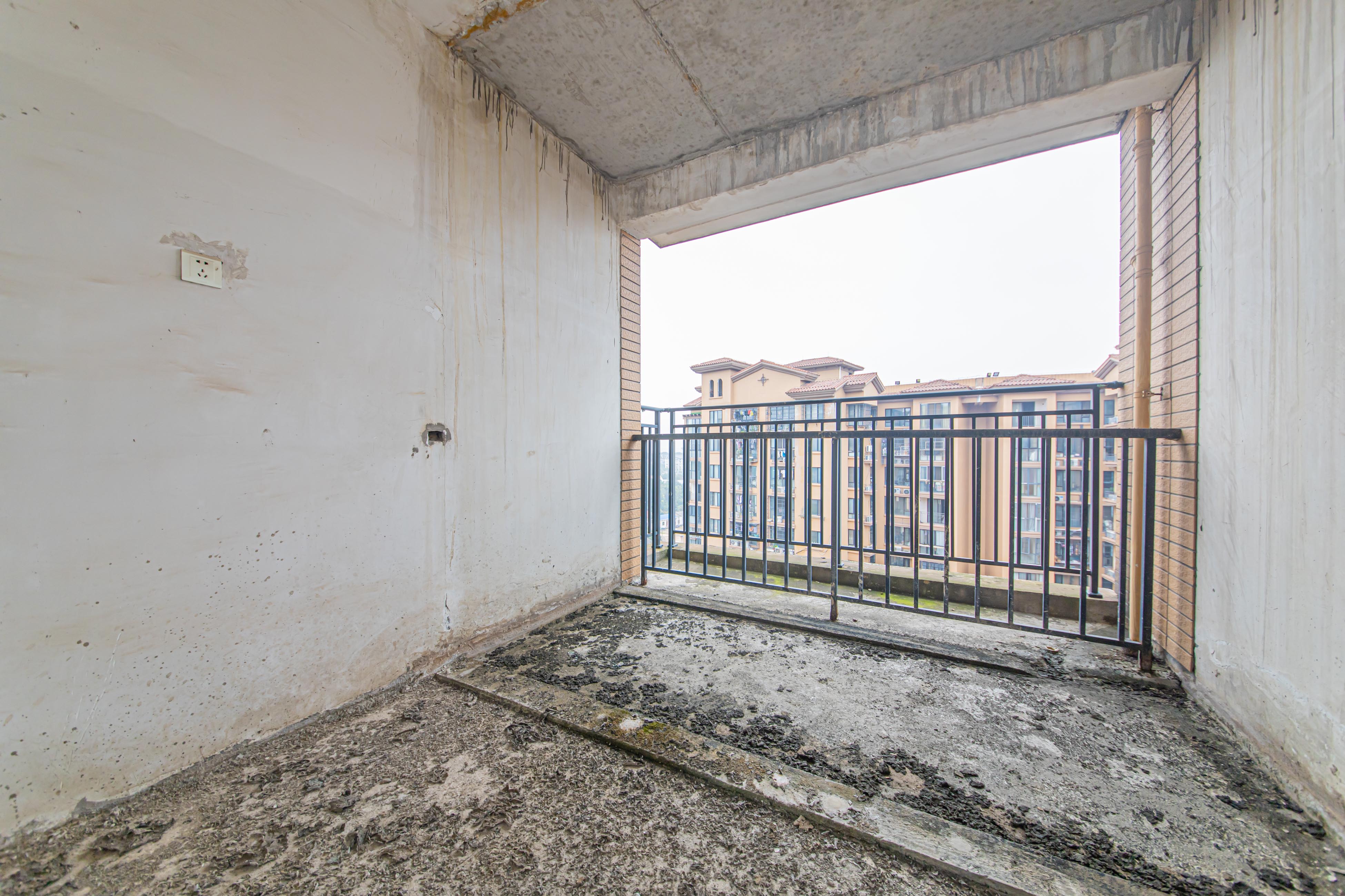 中信凯旋城（中信新城四期）  4室2厅2卫    118.0万卧室