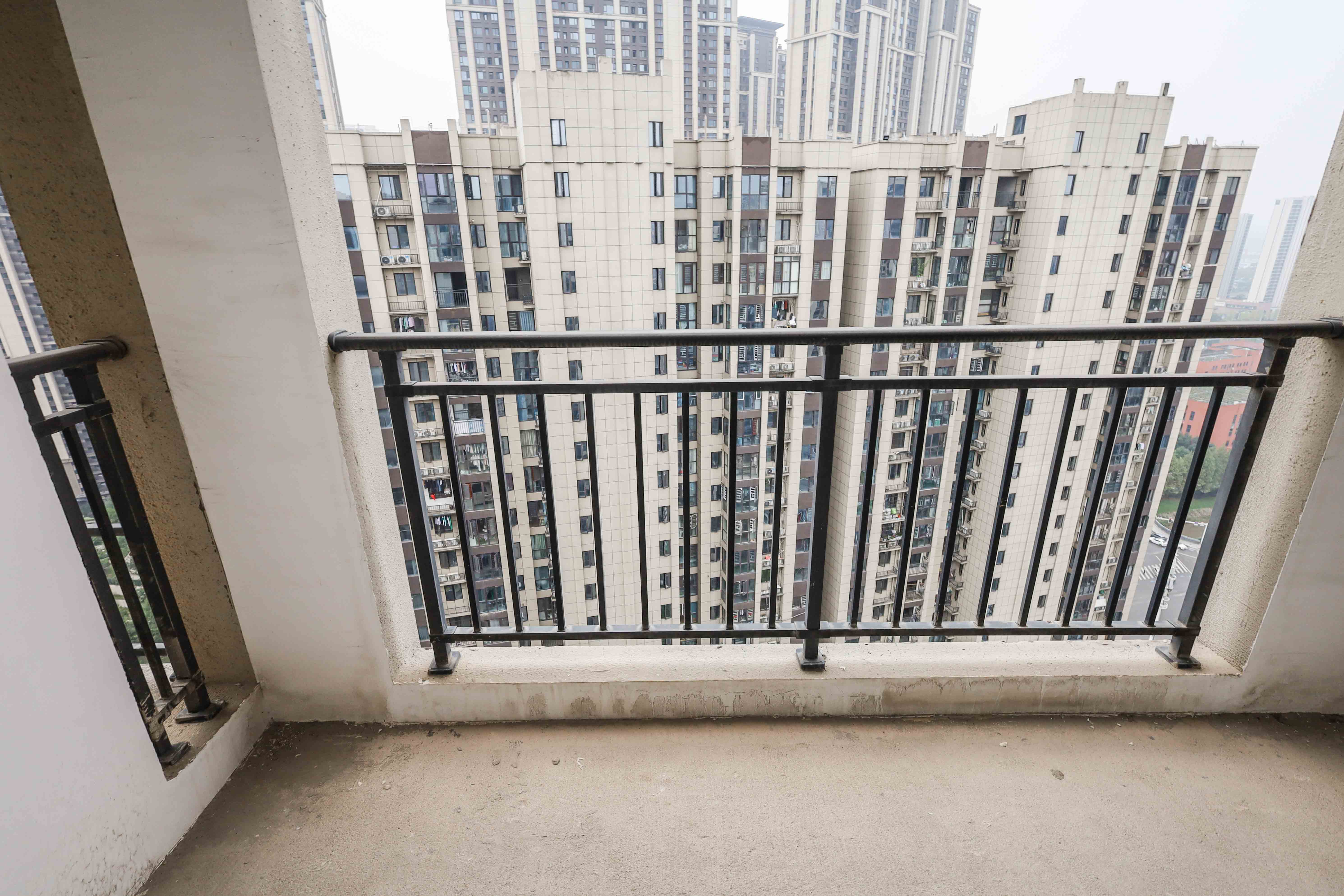 中国铁建梅溪青秀二期  3室2厅2卫   138.00万阳台