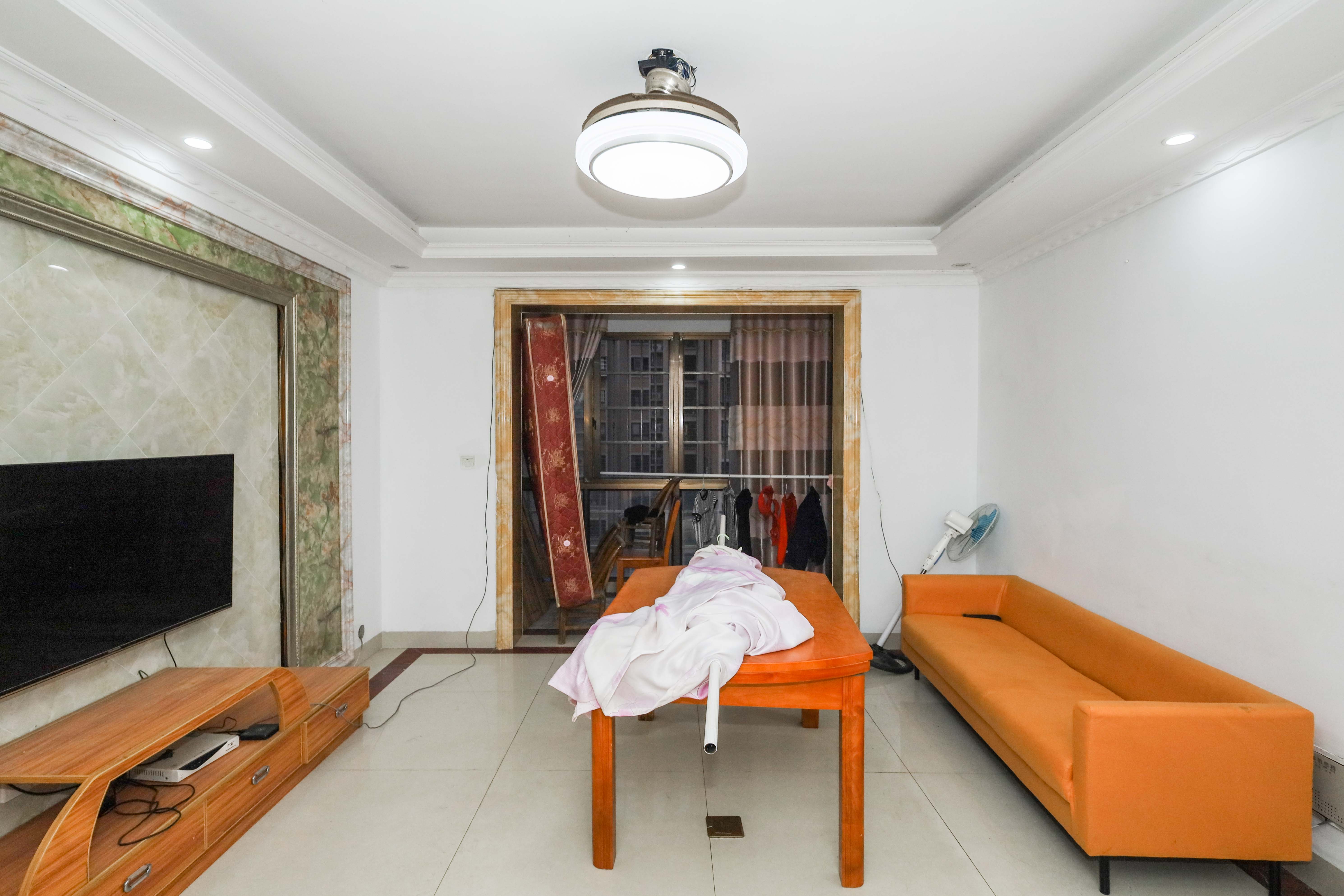 华龙家园(和泰家园) 3室2厅2卫 65.0万 华龙家园(和泰家园) 3室2厅2卫 65.0万客厅