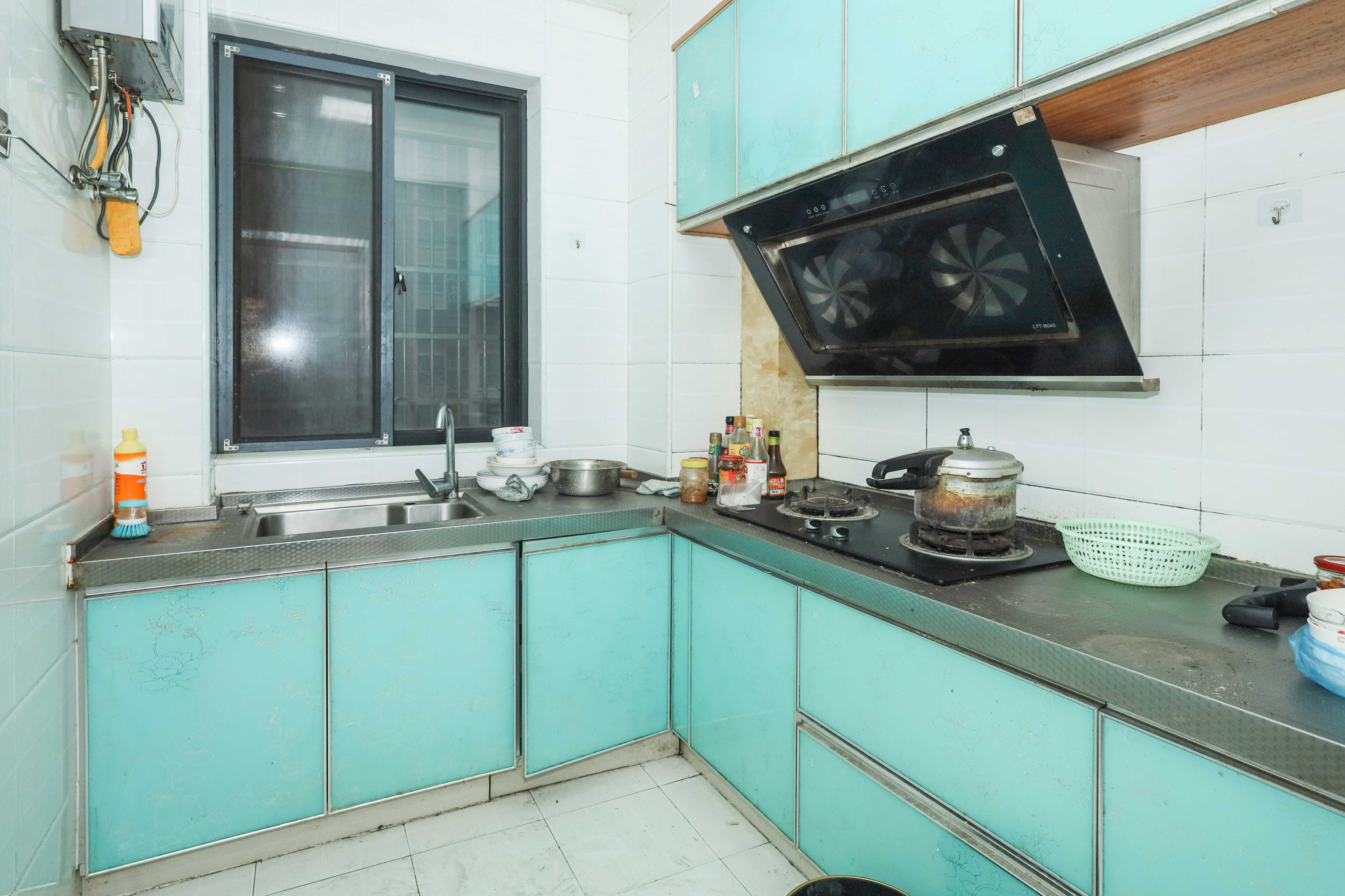 华龙家园(和泰家园) 3室2厅2卫 65.0万 华龙家园(和泰家园) 3室2厅2卫 65.0万厨房