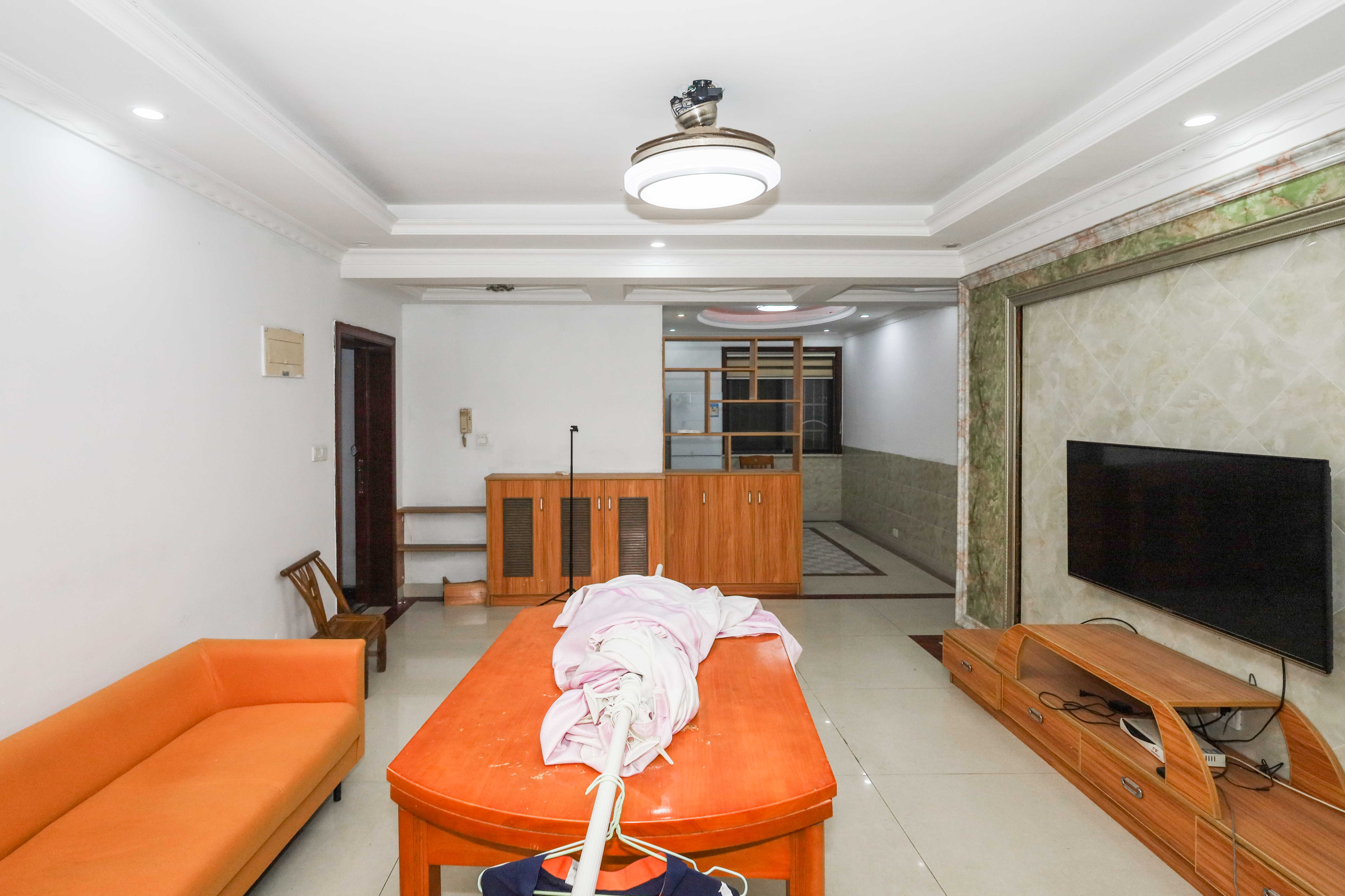 华龙家园(和泰家园) 3室2厅2卫 65.0万 华龙家园(和泰家园) 3室2厅2卫 65.0万客厅