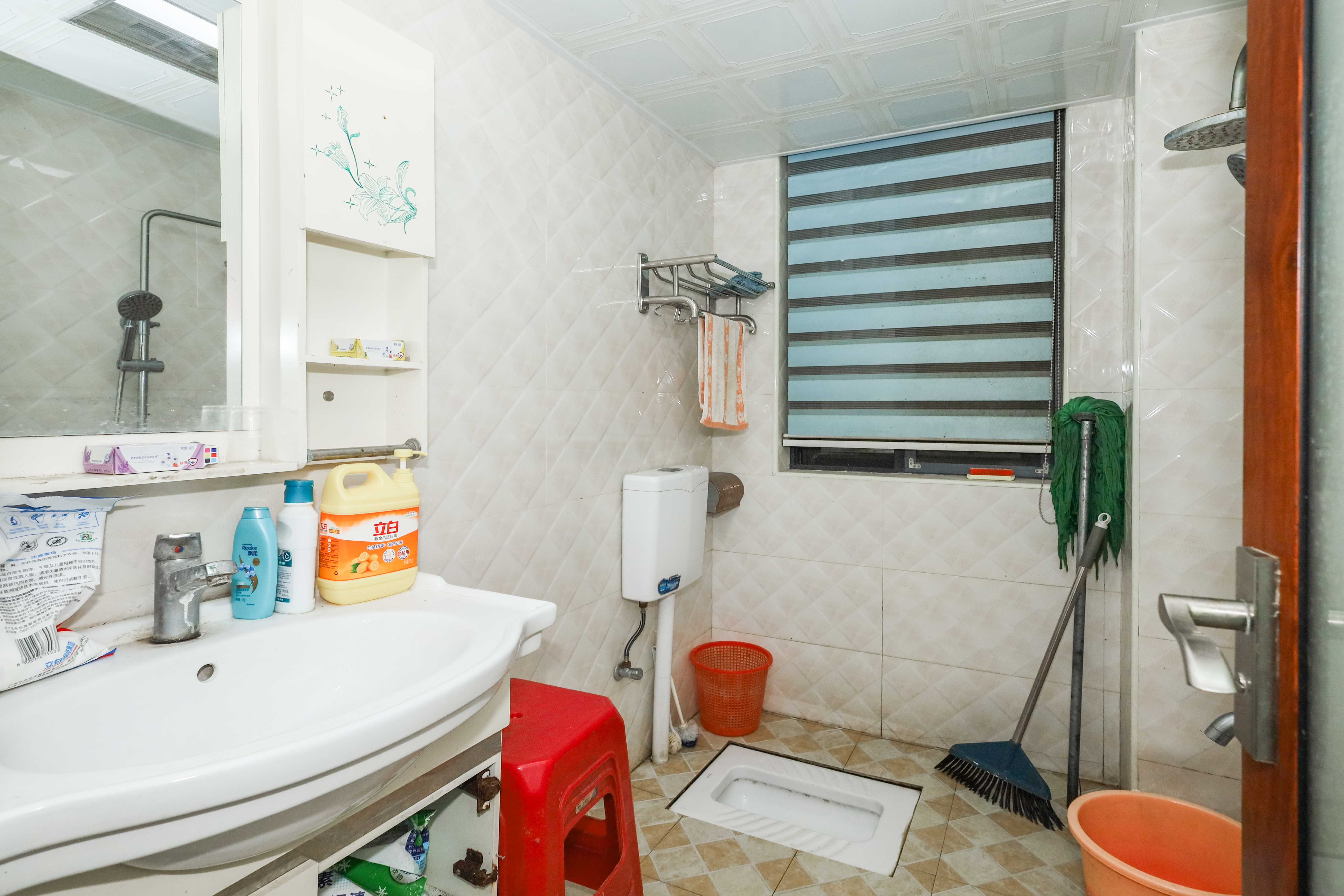 华龙家园(和泰家园) 3室2厅2卫 65.0万 华龙家园(和泰家园) 3室2厅2卫 65.0万卫生间