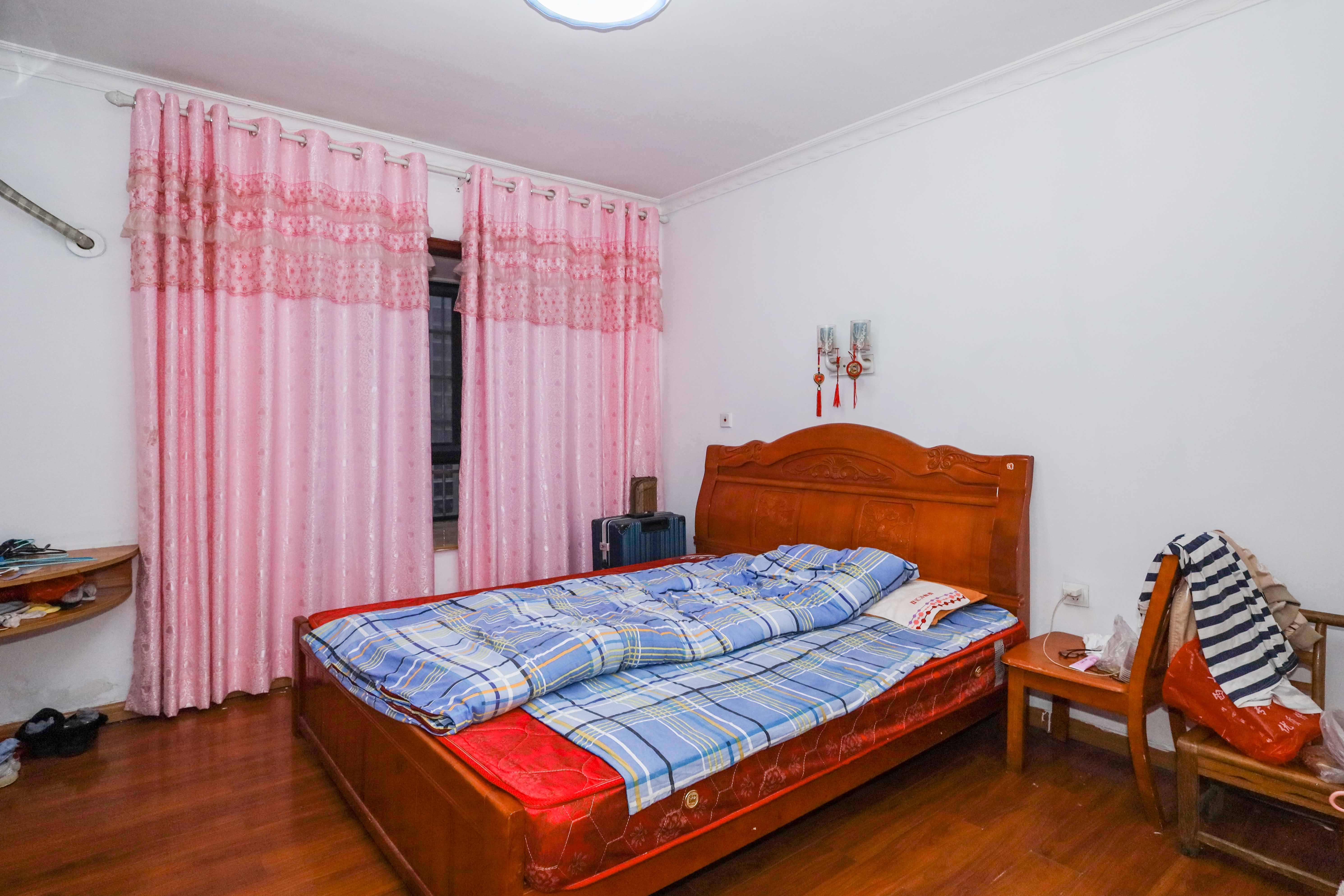 华龙家园(和泰家园) 3室2厅2卫 65.0万 华龙家园(和泰家园) 3室2厅2卫 65.0万卧室