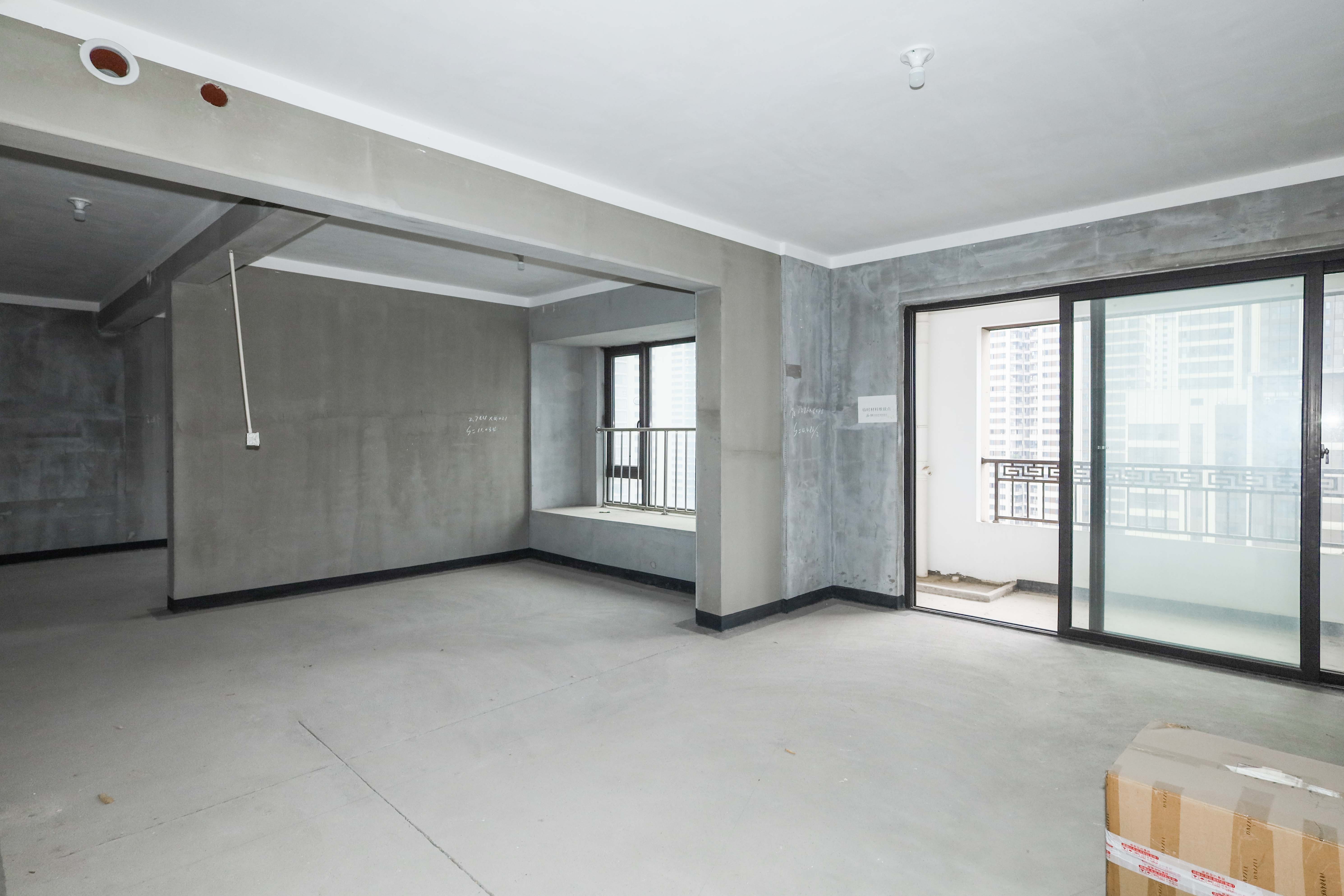 建发央著  3室2厅2卫   170.00万客厅