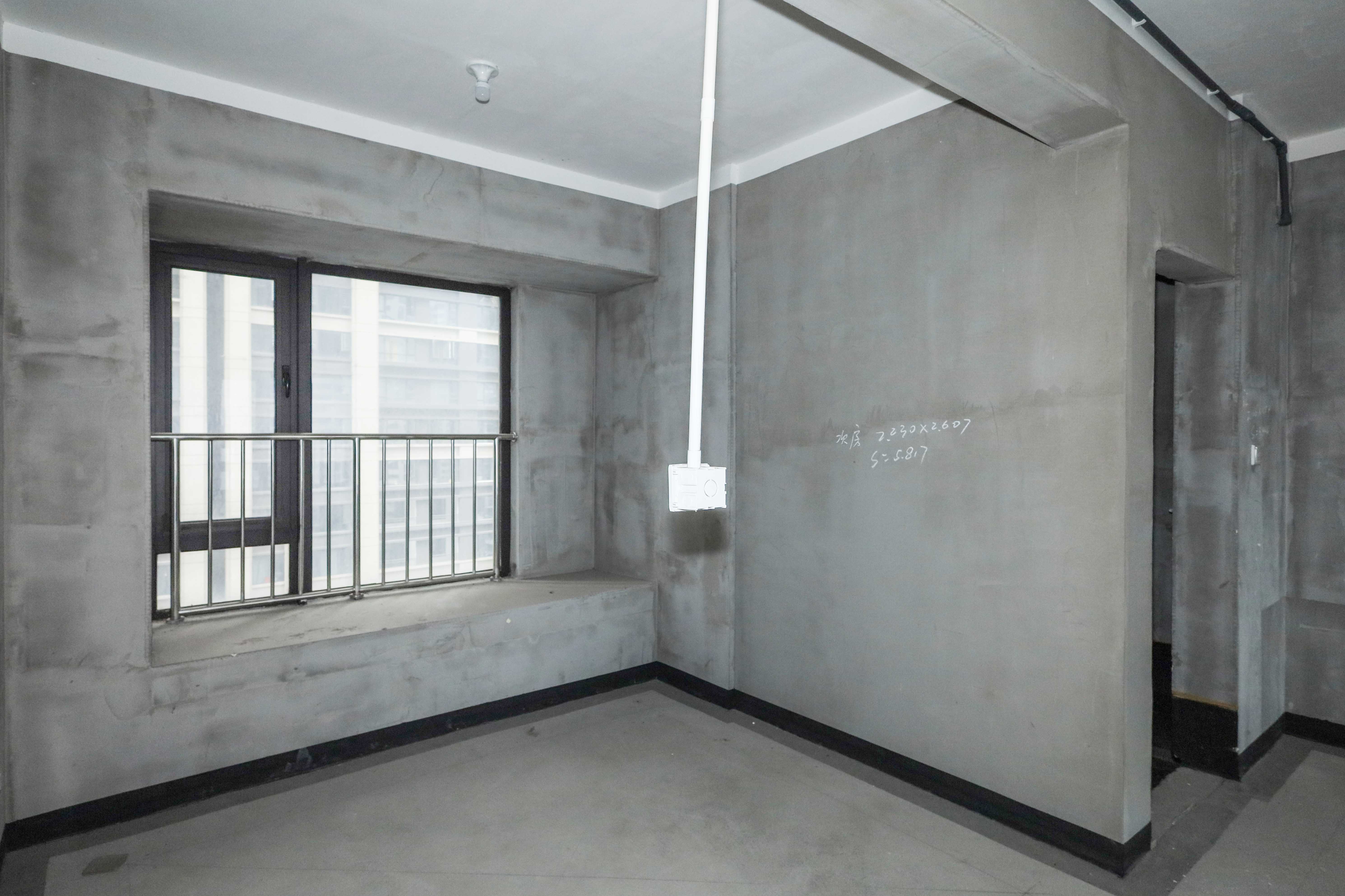 建发央著  3室2厅2卫   170.00万卧室