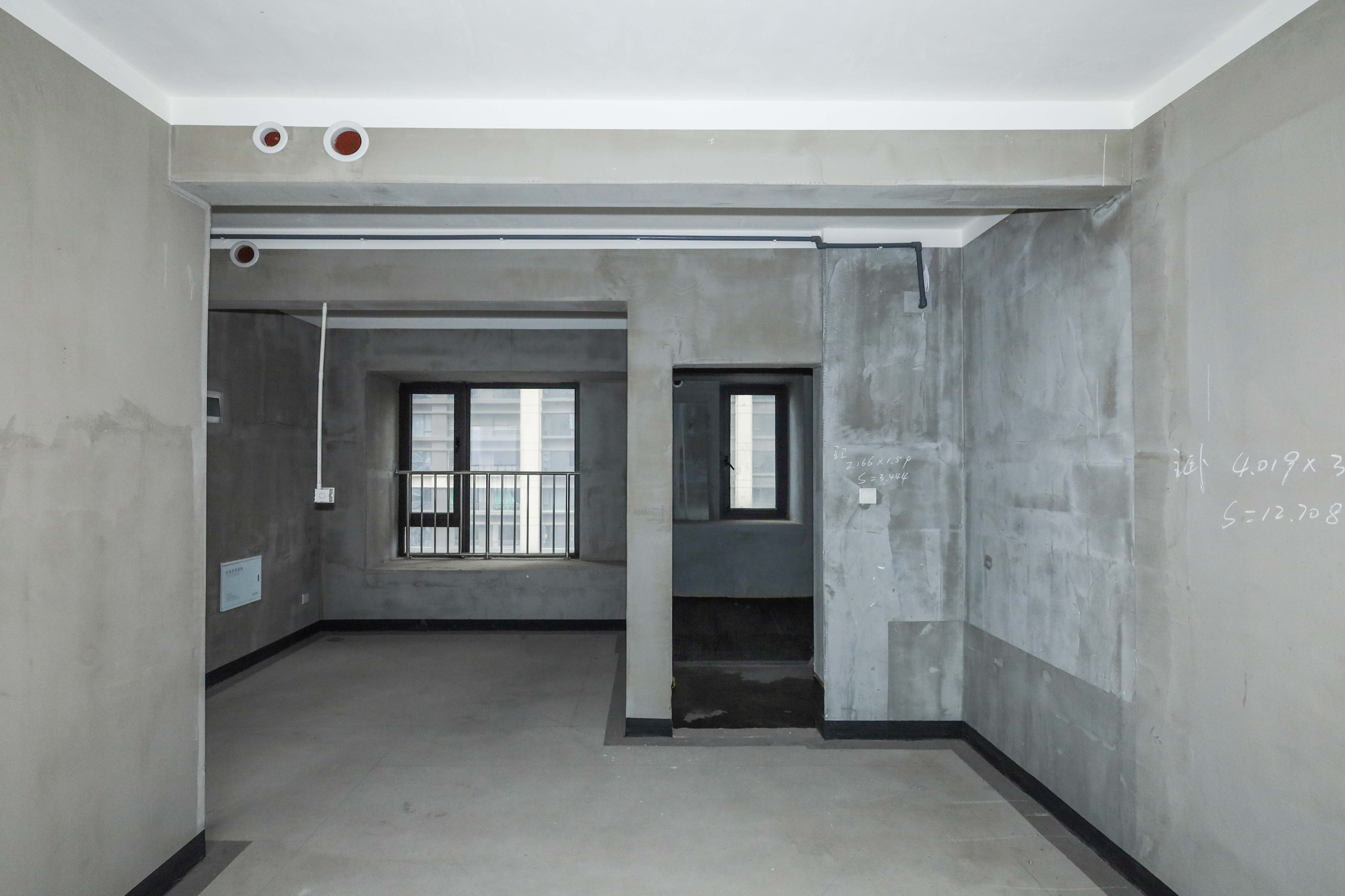 建发央著  3室2厅2卫   170.00万卧室