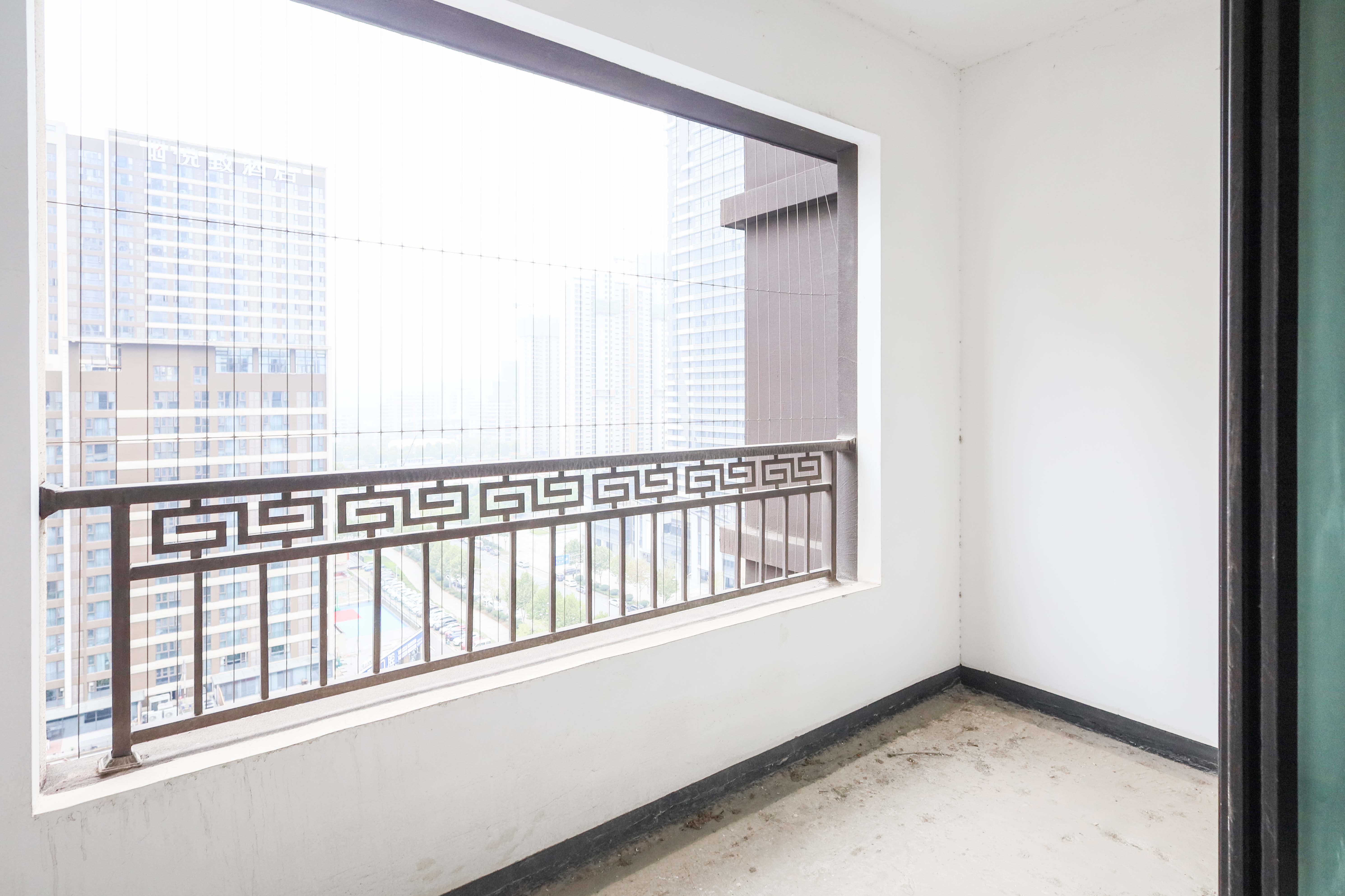建发央著  3室2厅2卫   170.00万阳台
