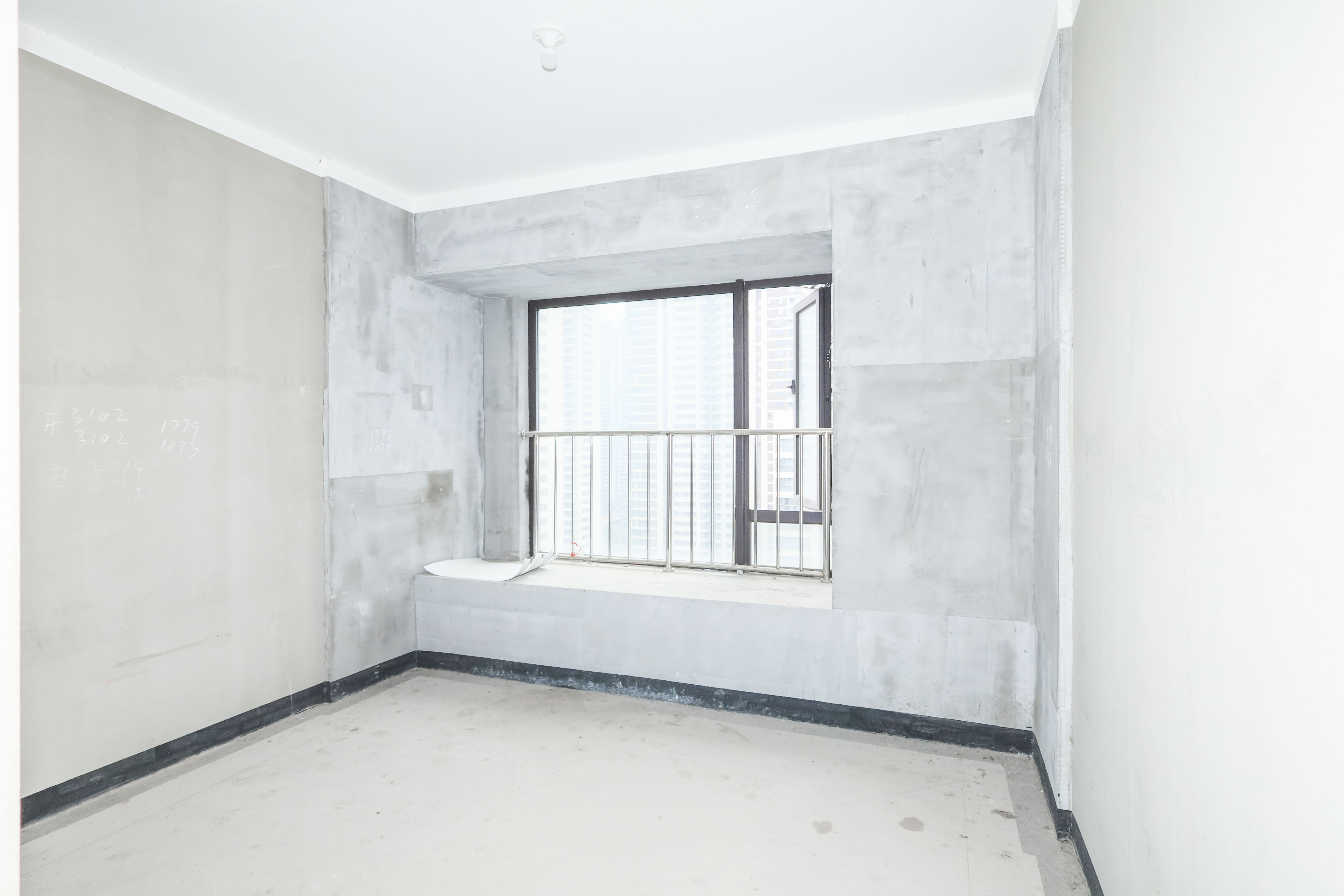 建發(fā)央著  4室2廳2衛(wèi)    160.0萬臥室