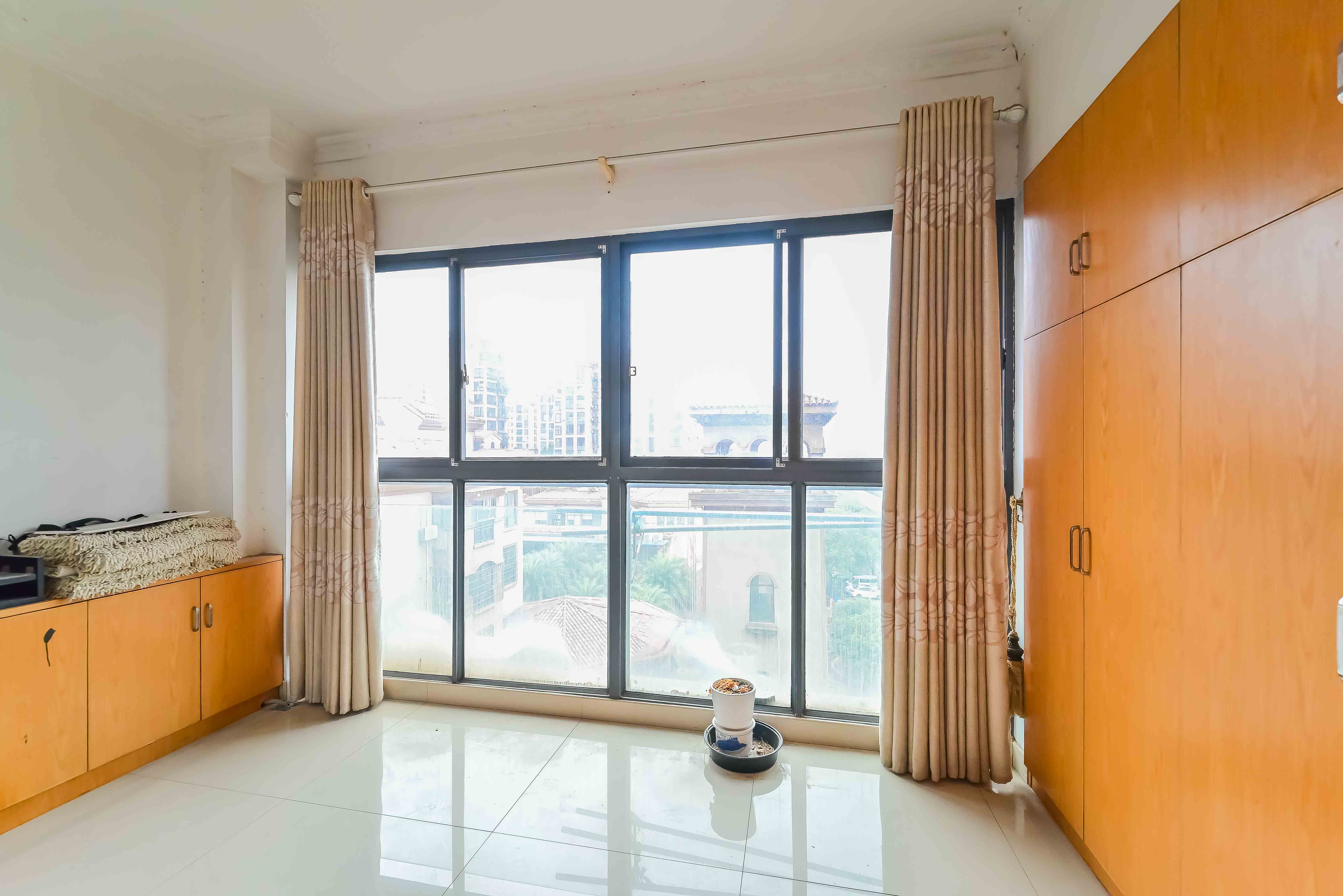 中城丽景香山园  3室2厅2卫   158.00万阳台