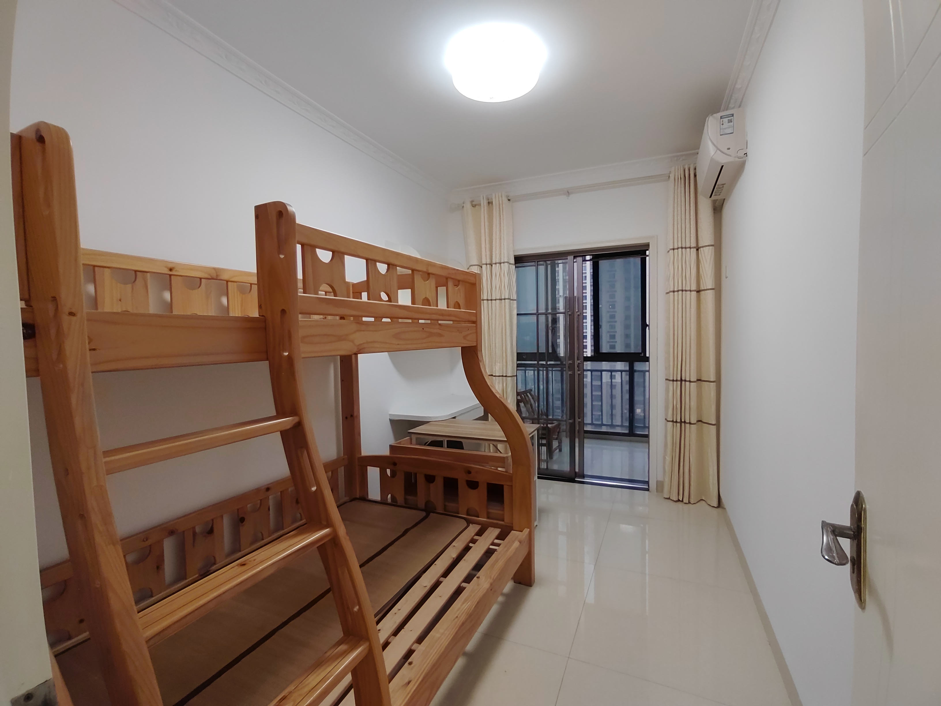 滨江花园  3室2厅2卫    72.0万 滨江花园  3室2厅2卫    72.0万室内图