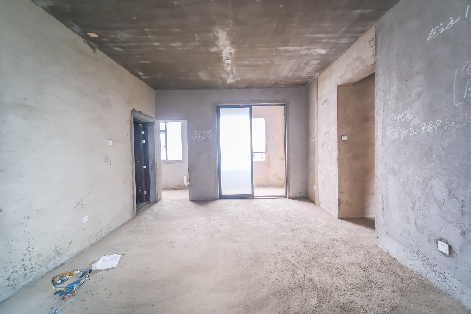 月亮湾草莓街区一、二期  4室2厅1卫    69.0万客厅