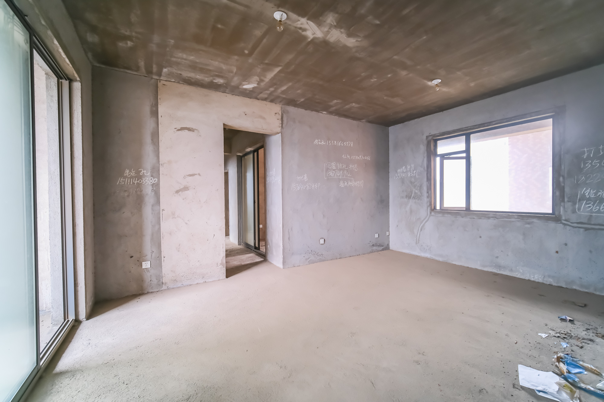 月亮湾草莓街区一、二期 4室2厅1卫 69.0万 月亮湾草莓街区一、二期 4室2厅1卫 69.0万客厅