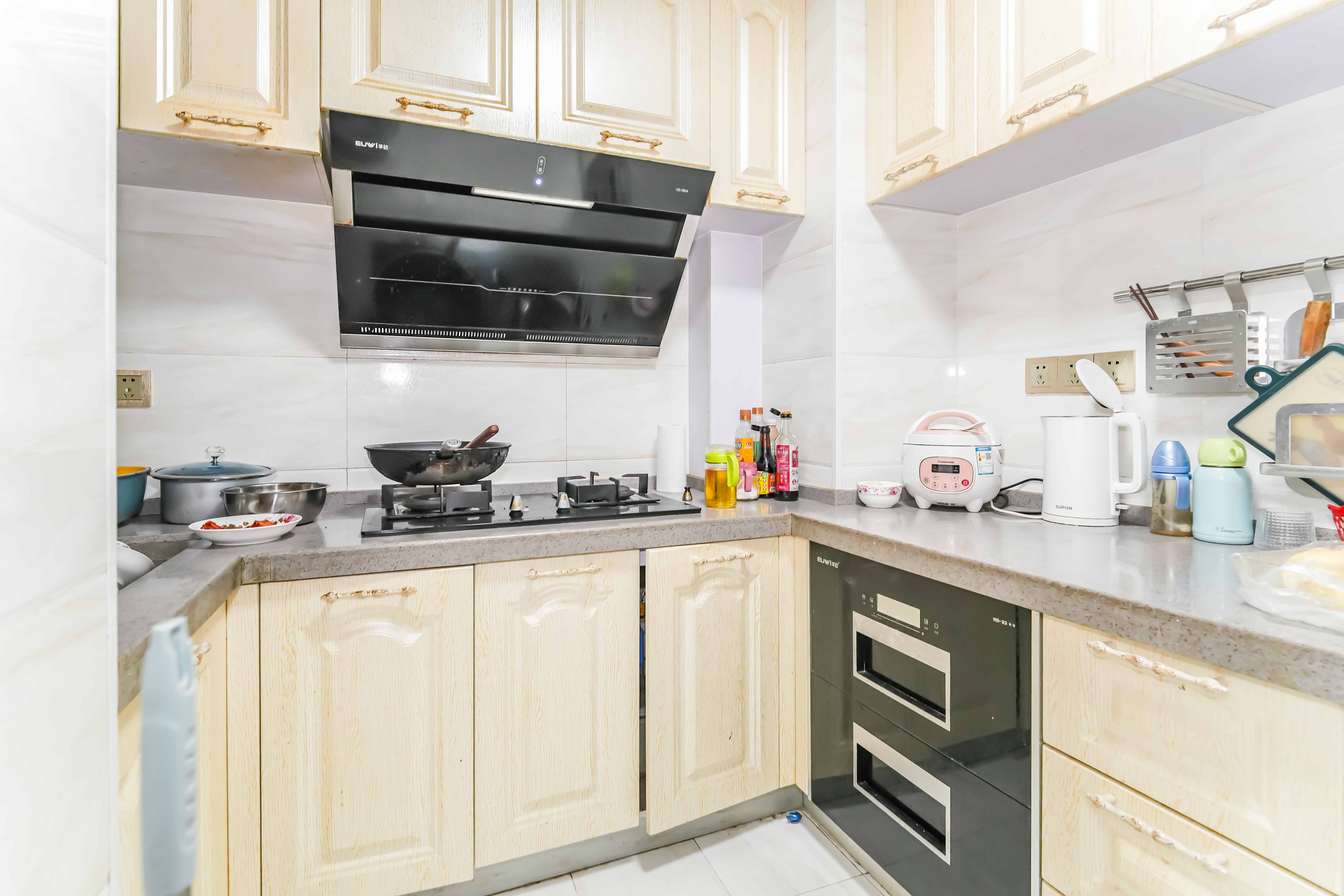 洋湖时代  3室2厅1卫    76.8万厨房