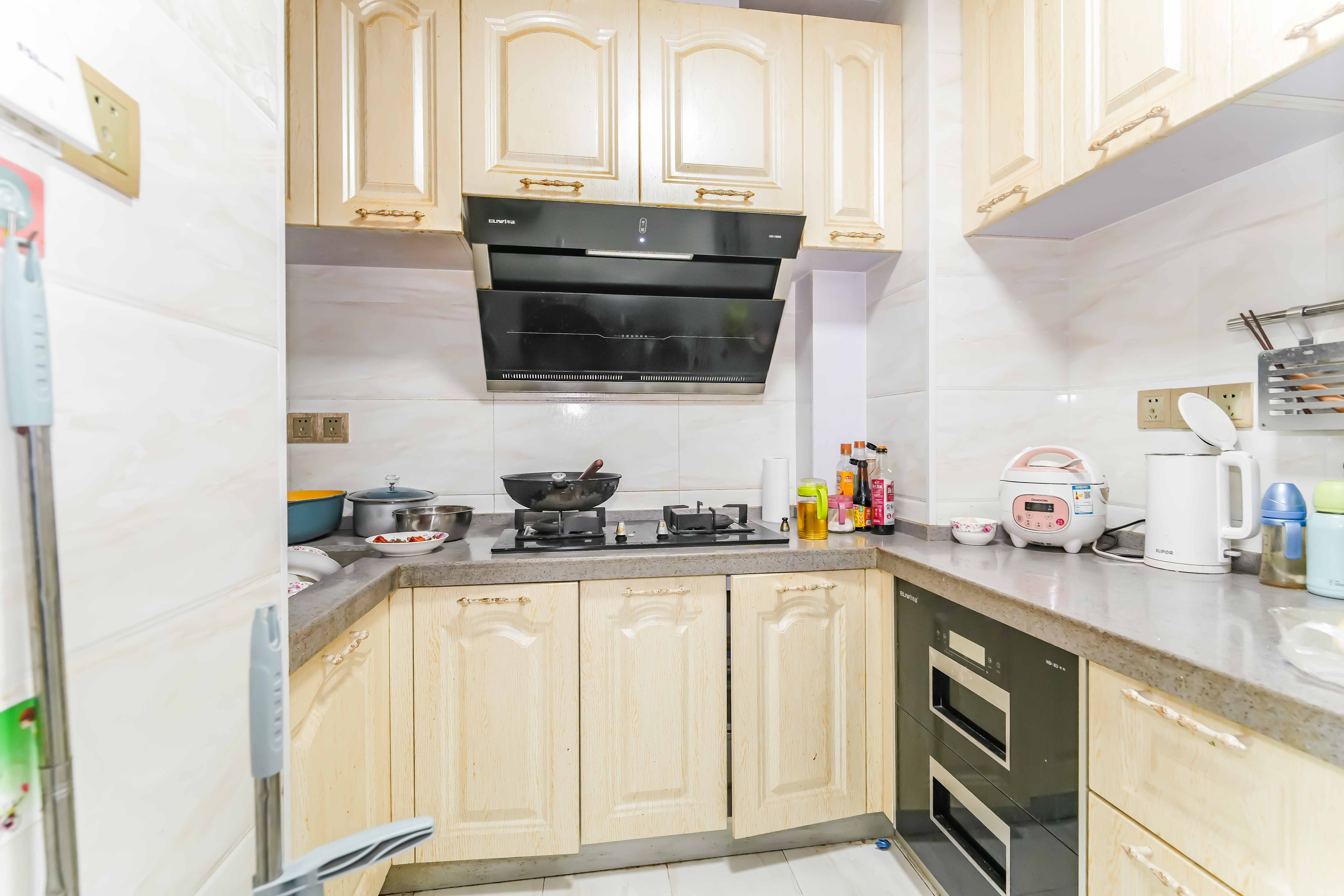 洋湖时代  3室2厅1卫    76.8万厨房