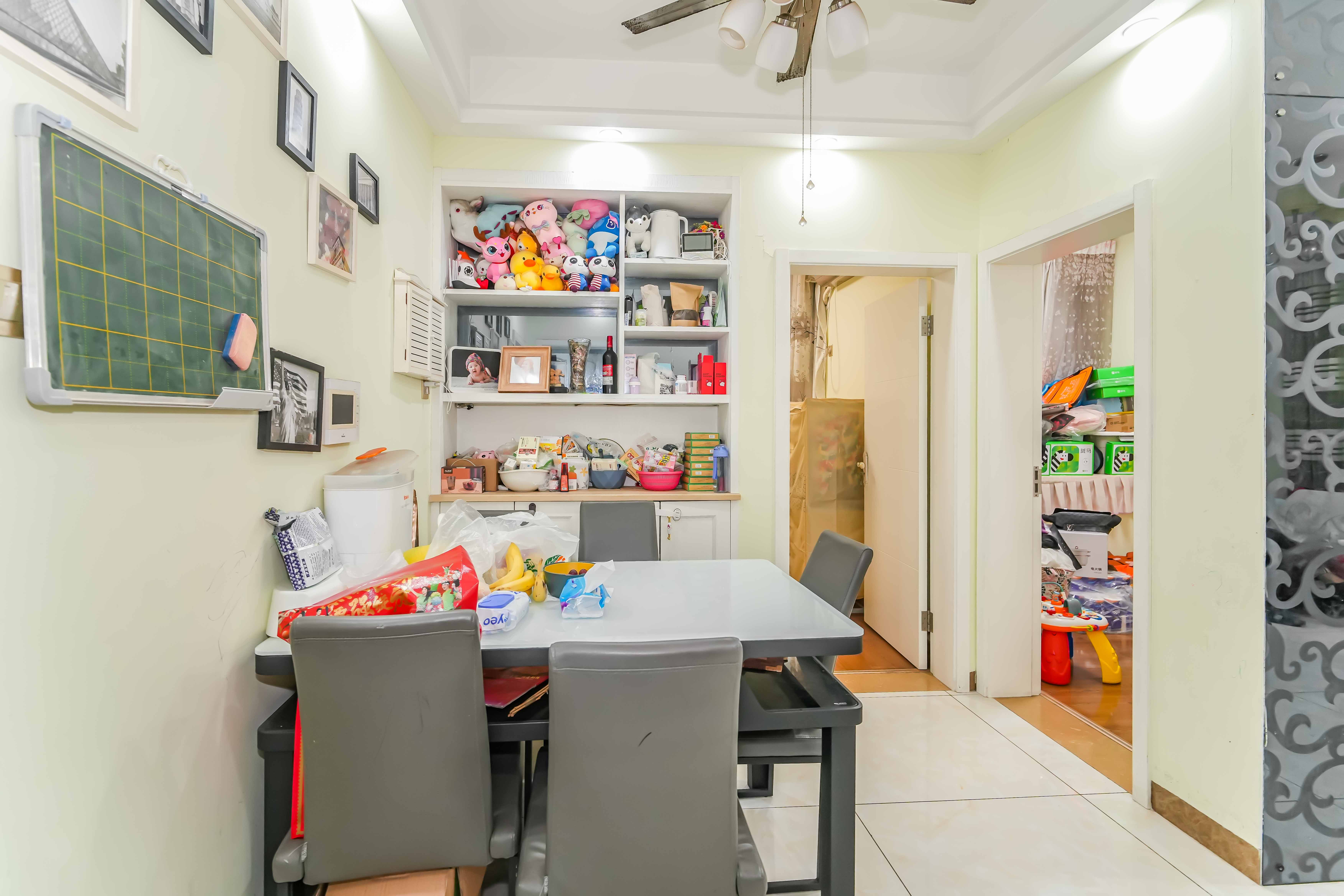 洋湖时代  3室2厅1卫    76.8万客厅