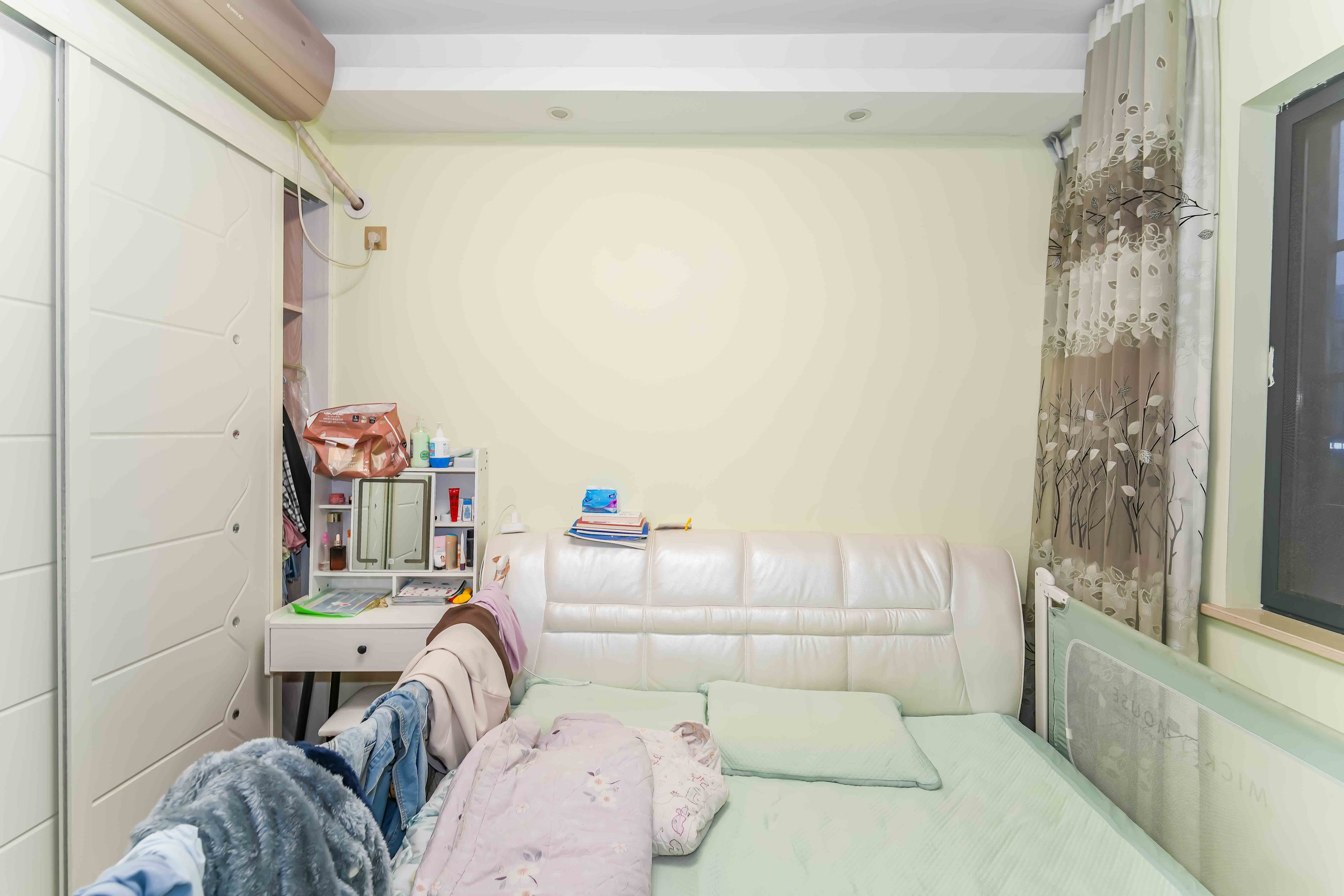 洋湖时代  3室2厅1卫    76.8万客厅