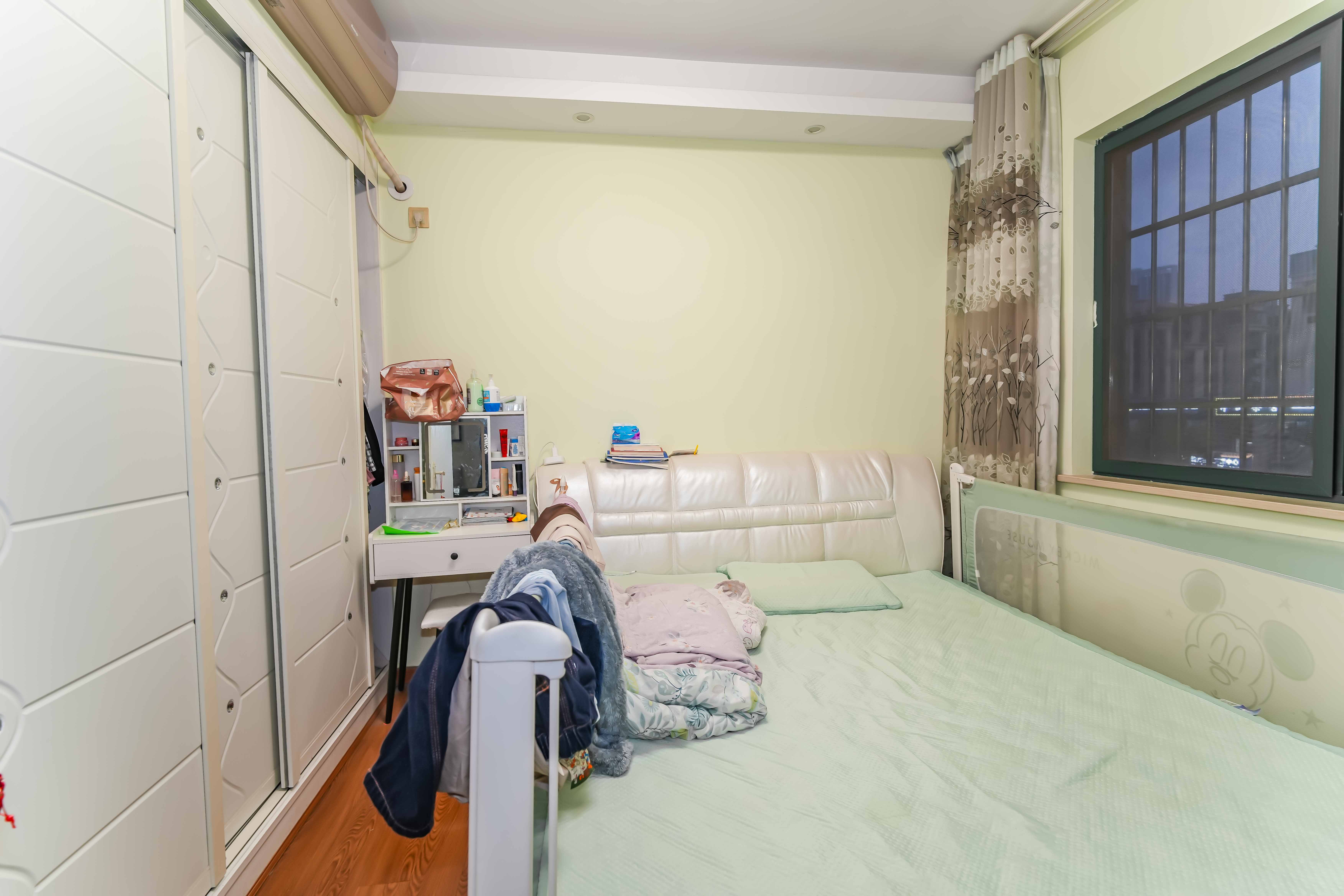 洋湖时代  3室2厅1卫    76.8万卧室