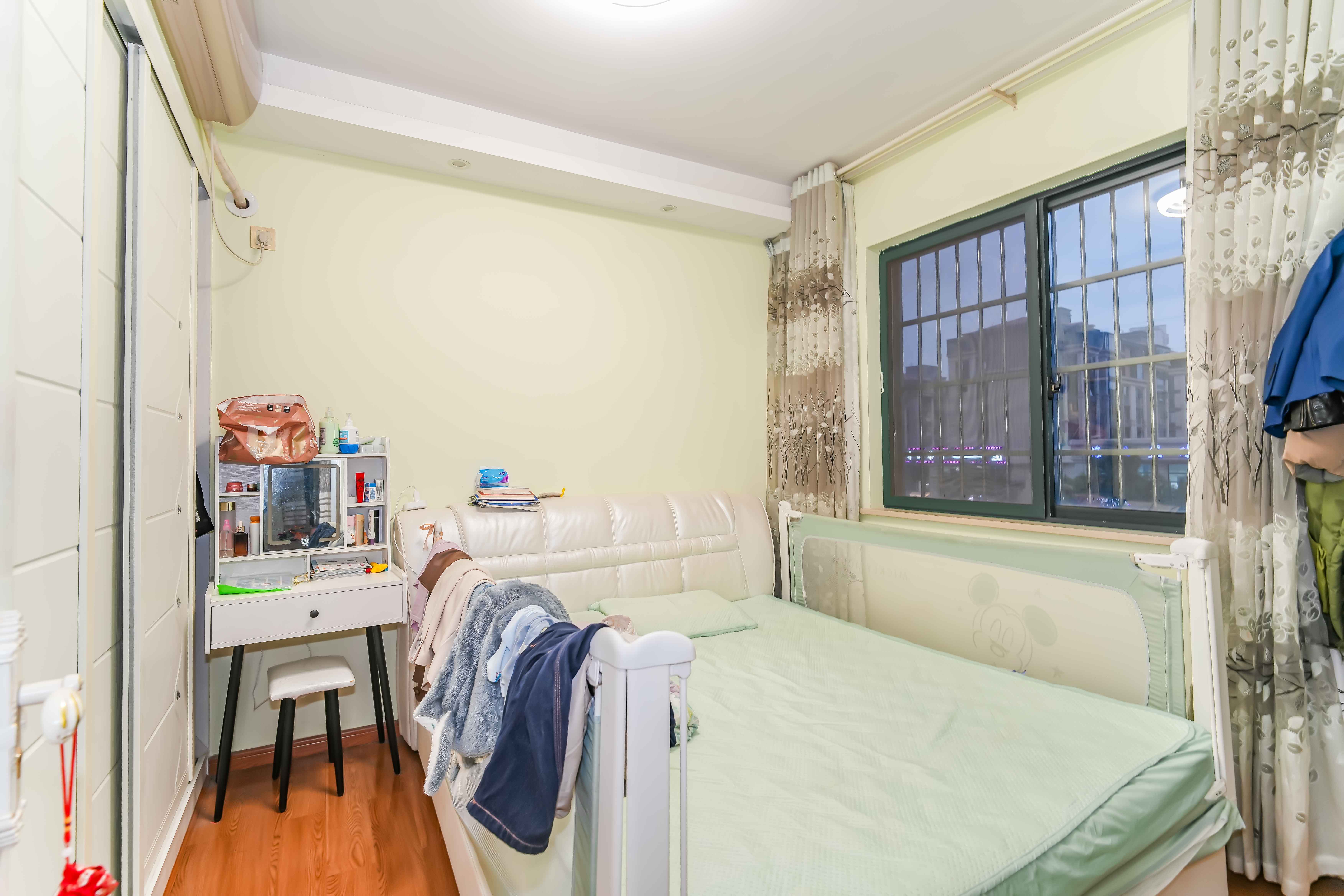 洋湖时代  3室2厅1卫    76.8万卧室