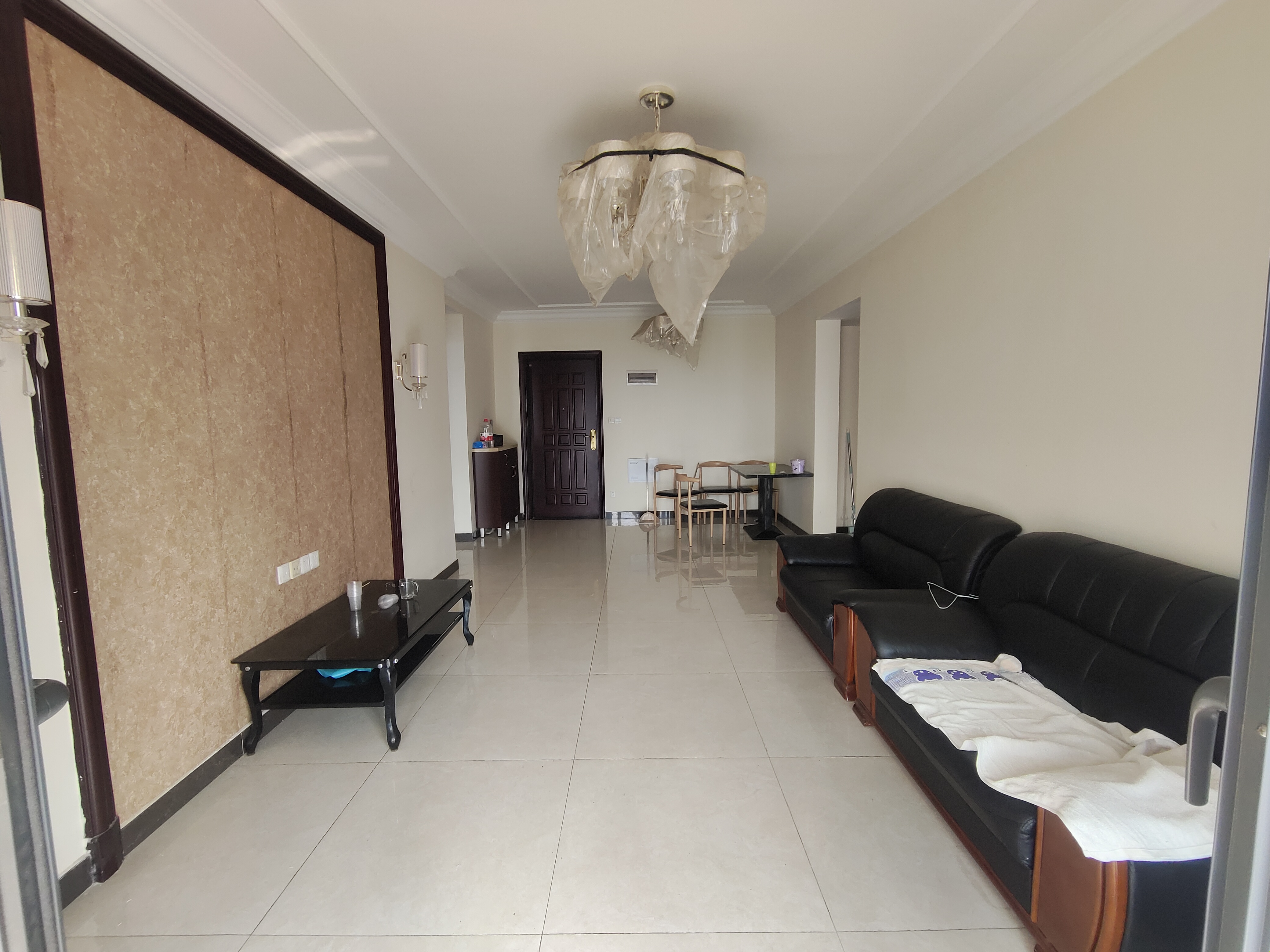 恒大华府 3室2厅2卫 100.00万 恒大华府 3室2厅2卫 100.00万室内图