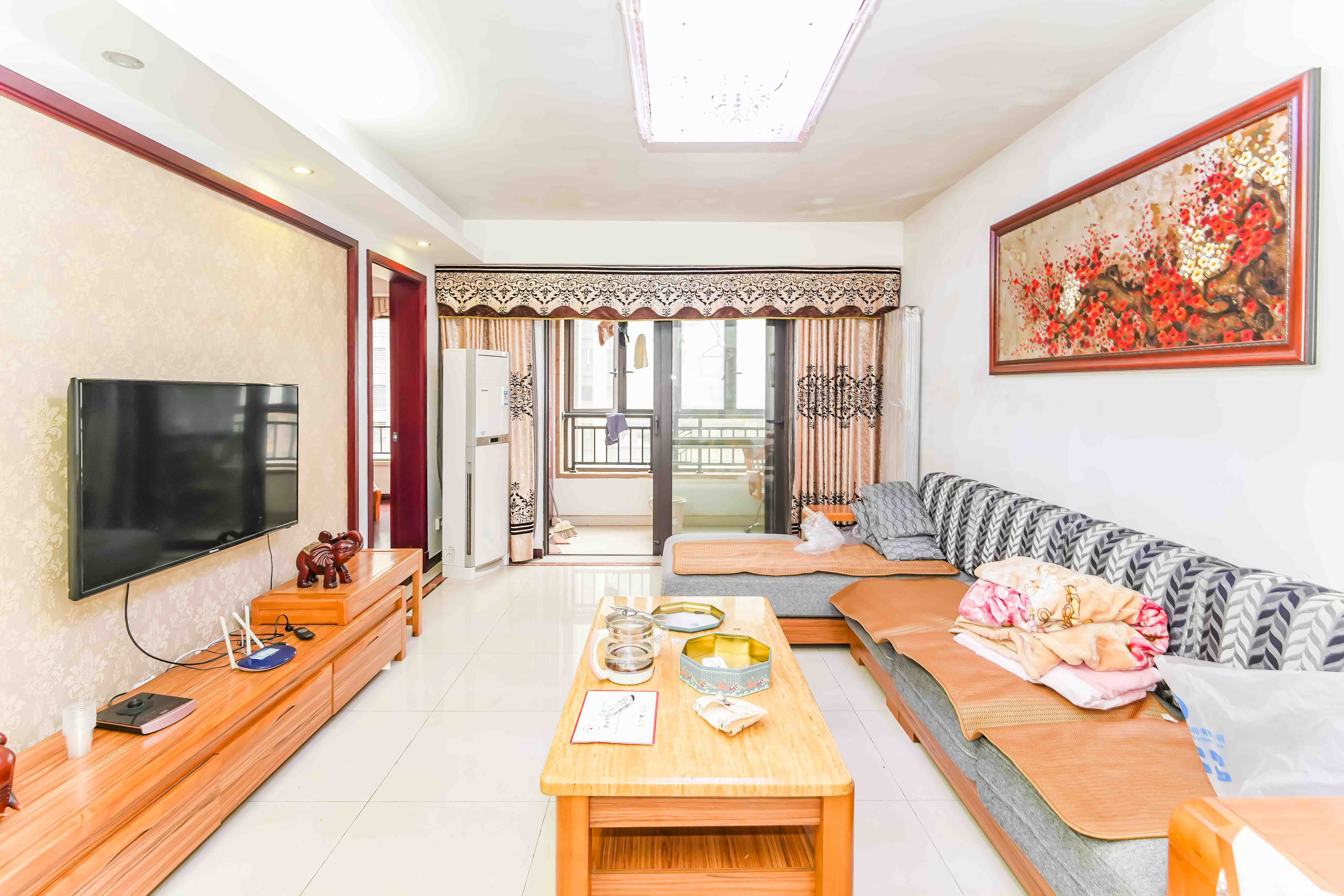 中海国际二期  3室2厅1卫    83.0万客厅