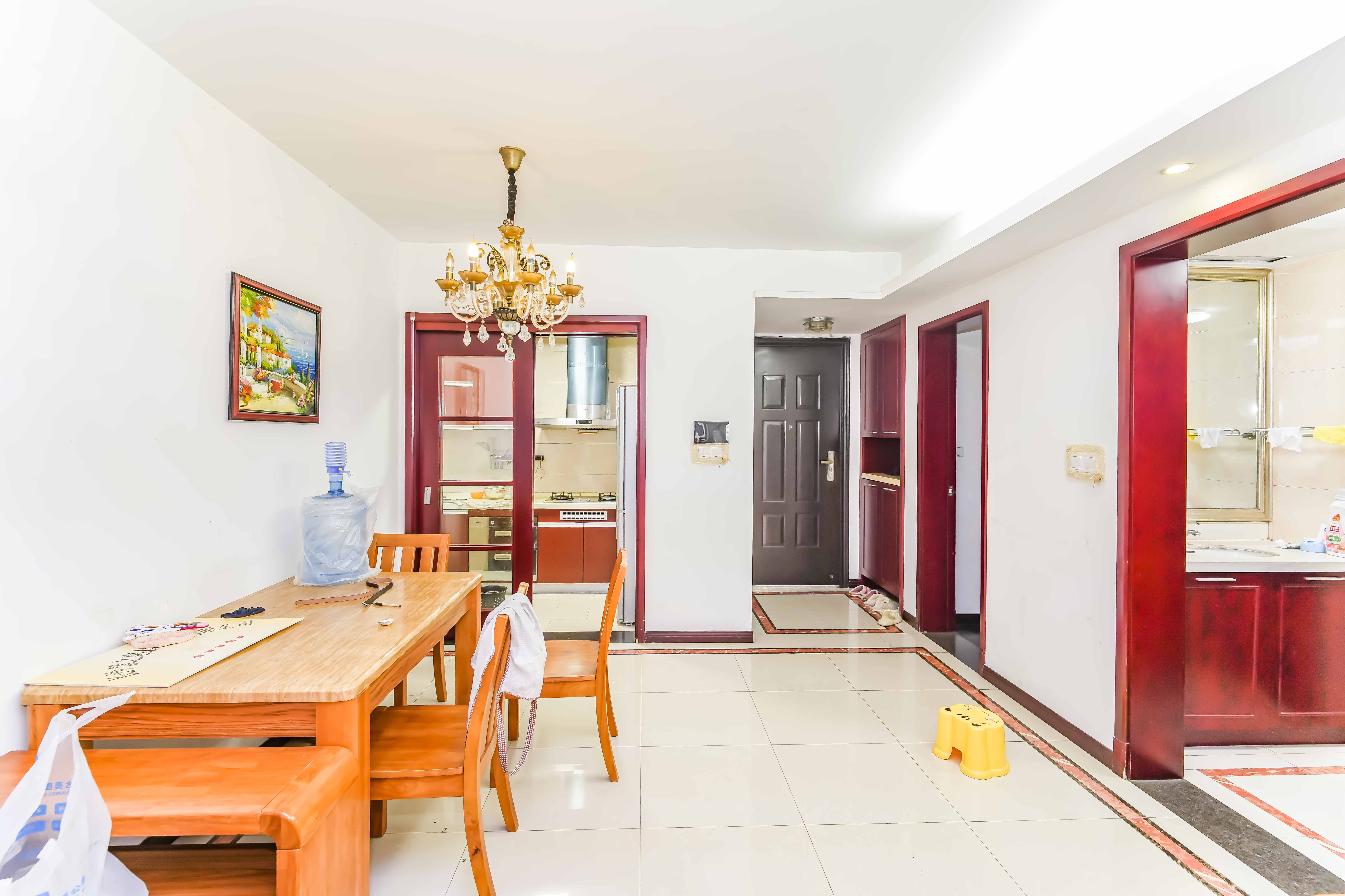 中海国际二期  3室2厅1卫    83.0万客厅