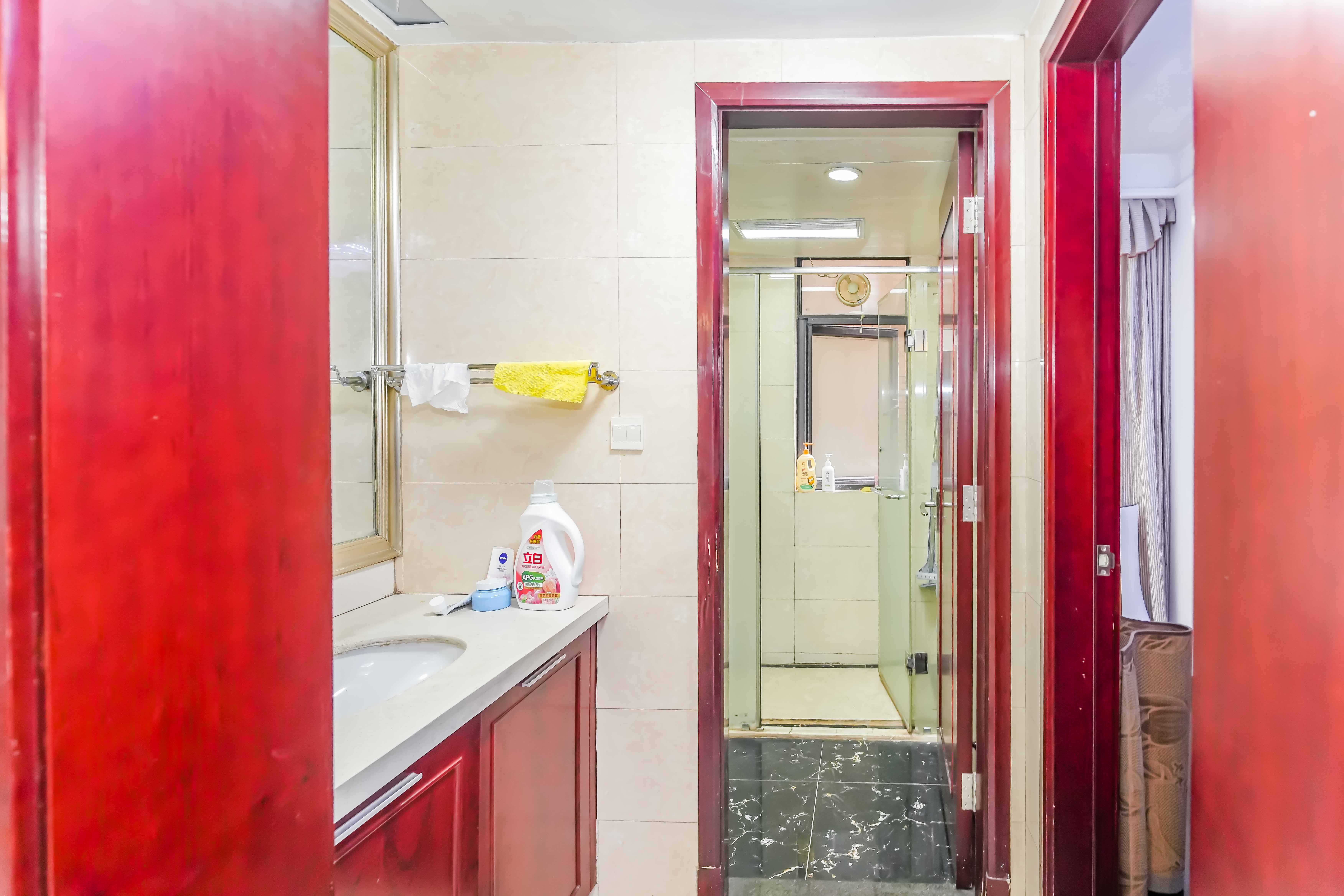 中海国际二期  3室2厅1卫    83.0万卫生间