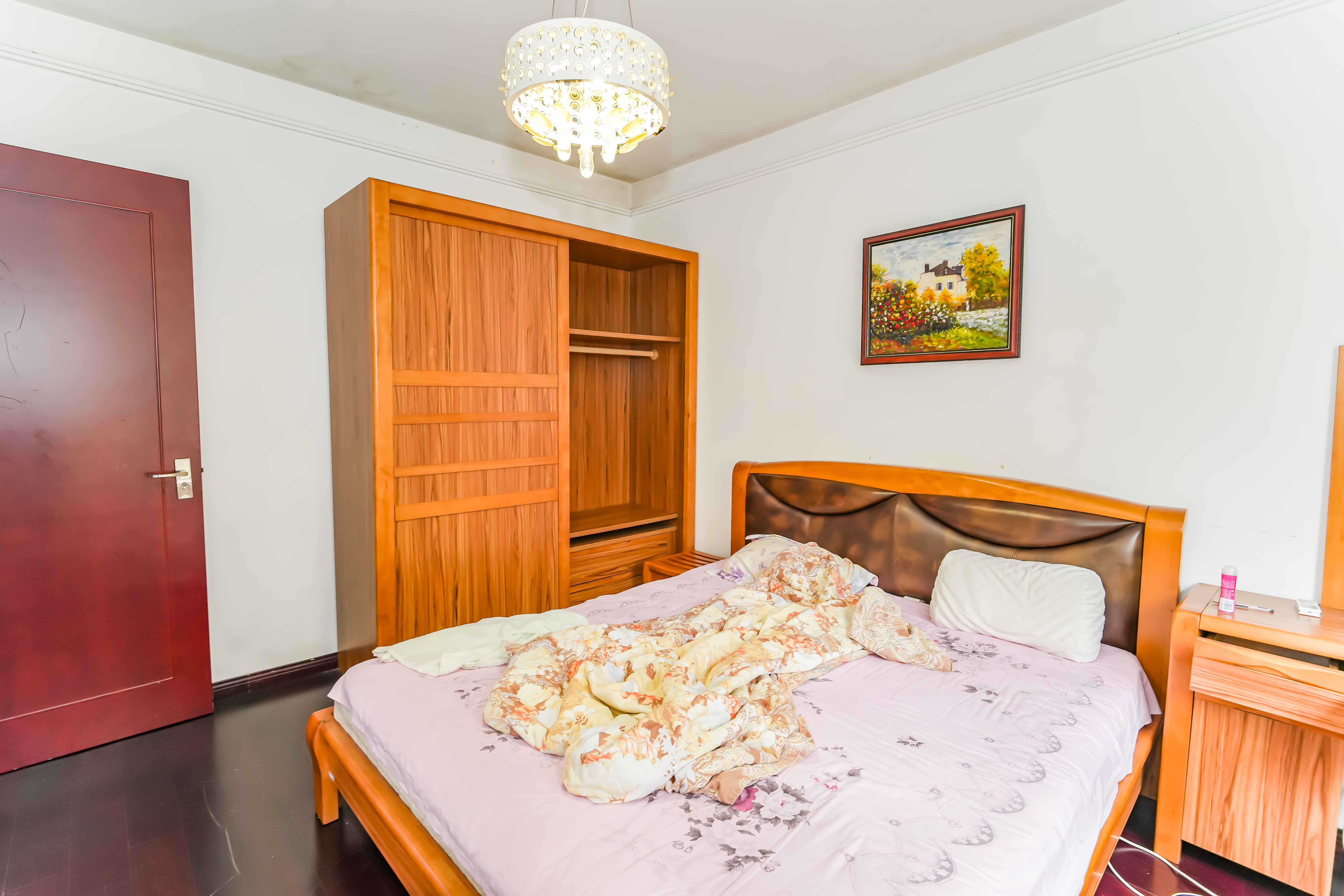 中海国际二期  3室2厅1卫    83.0万卧室