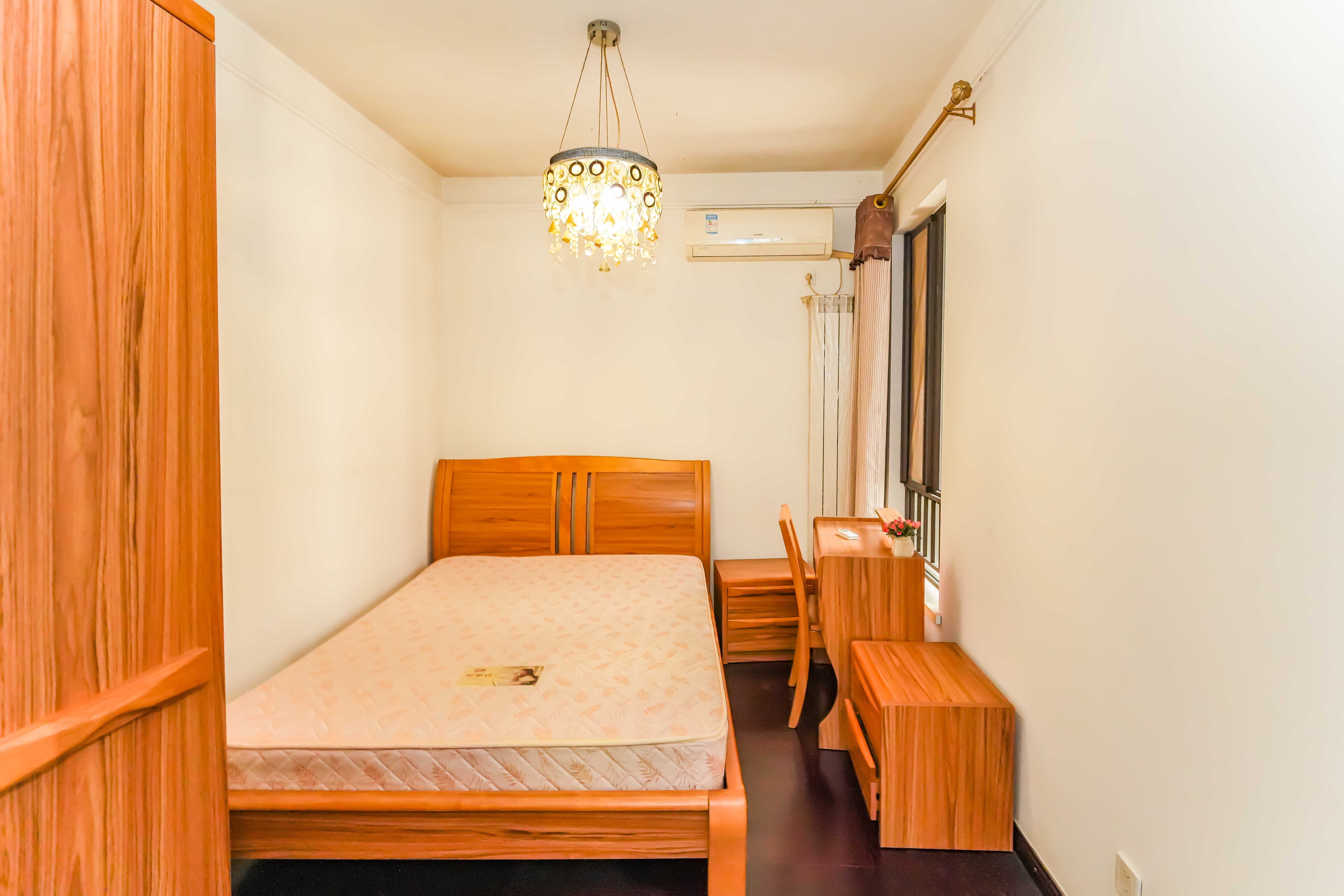 中海国际二期  3室2厅1卫    83.0万卧室