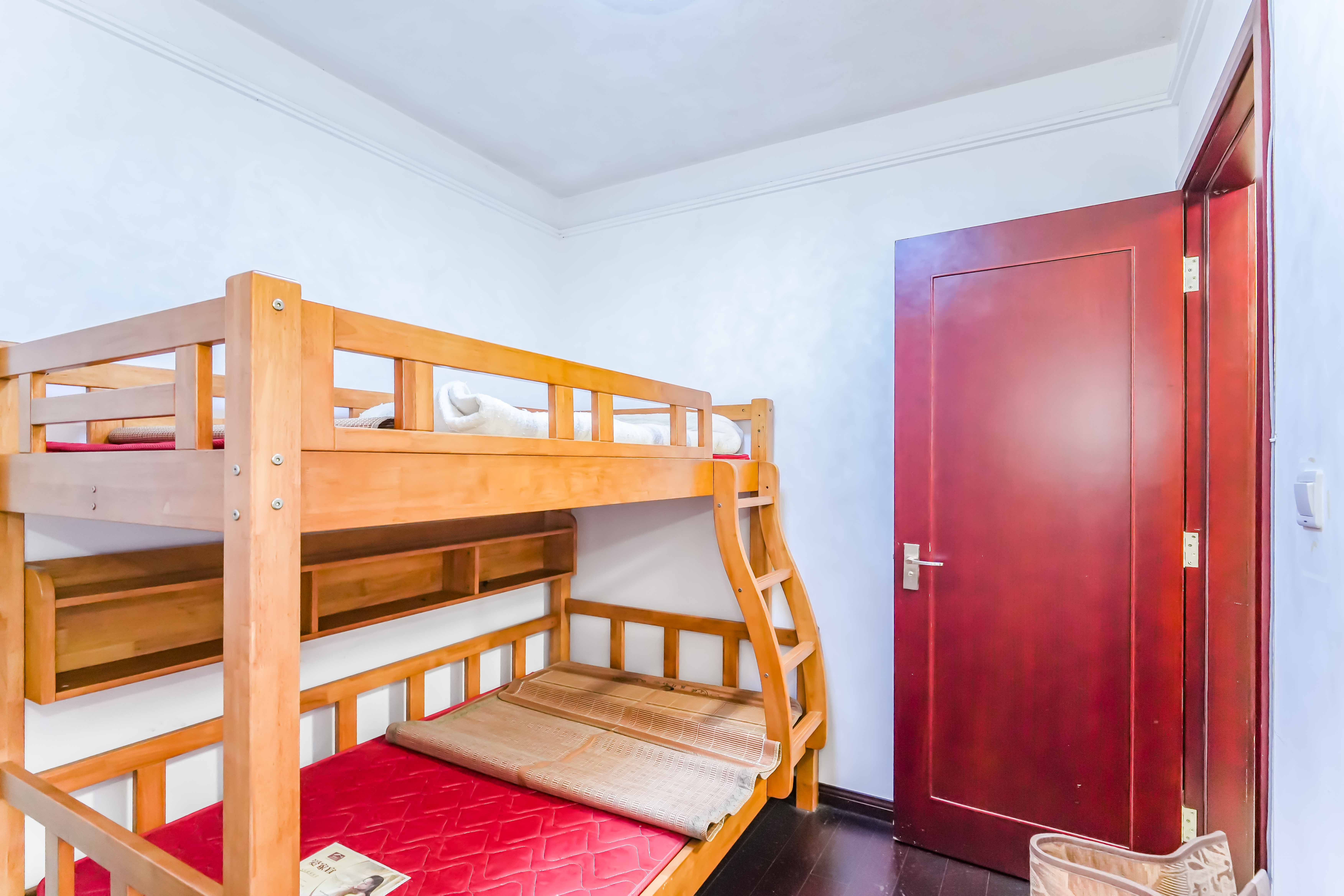 中海国际二期  3室2厅1卫    83.0万卧室