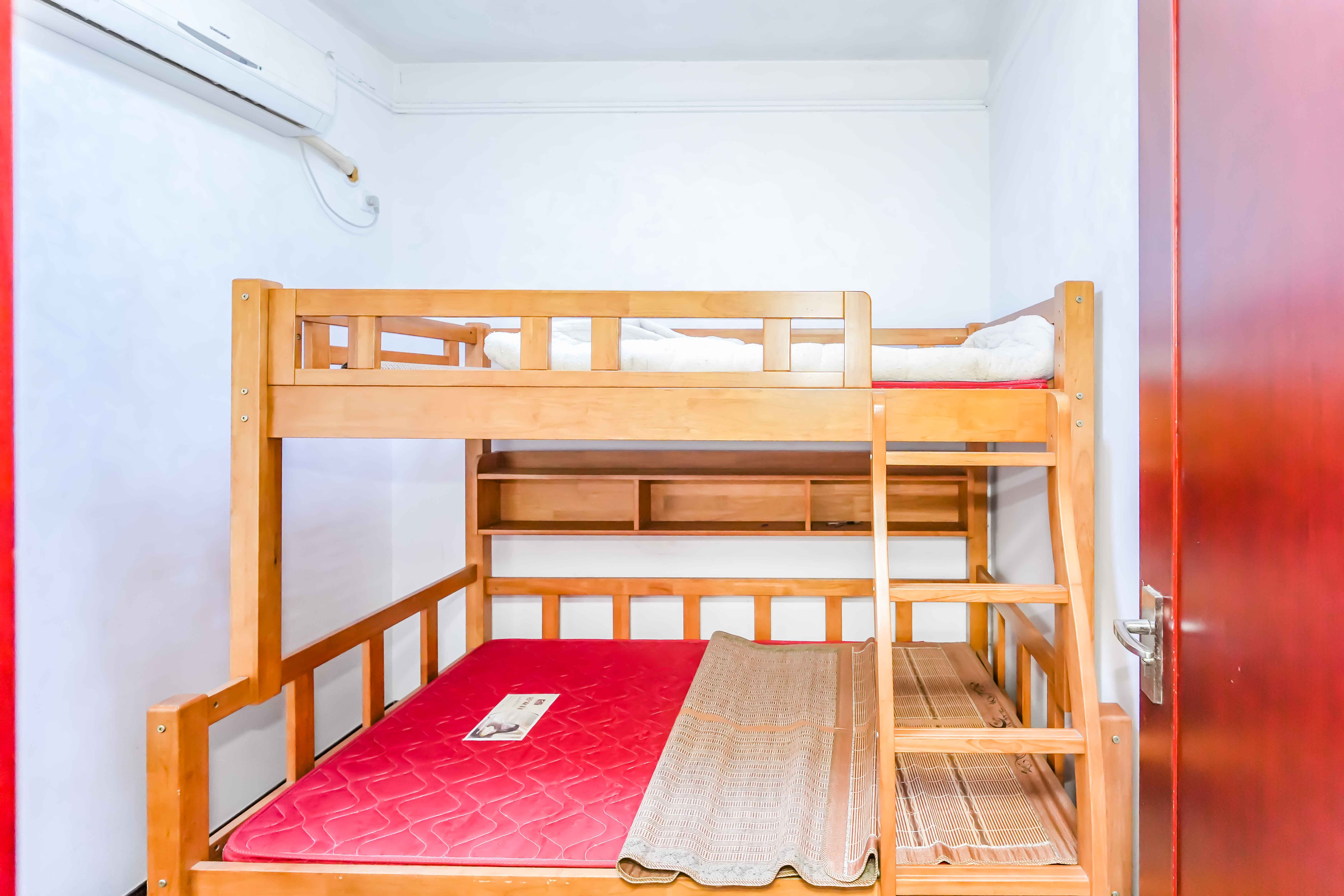 中海国际二期  3室2厅1卫    83.0万卧室