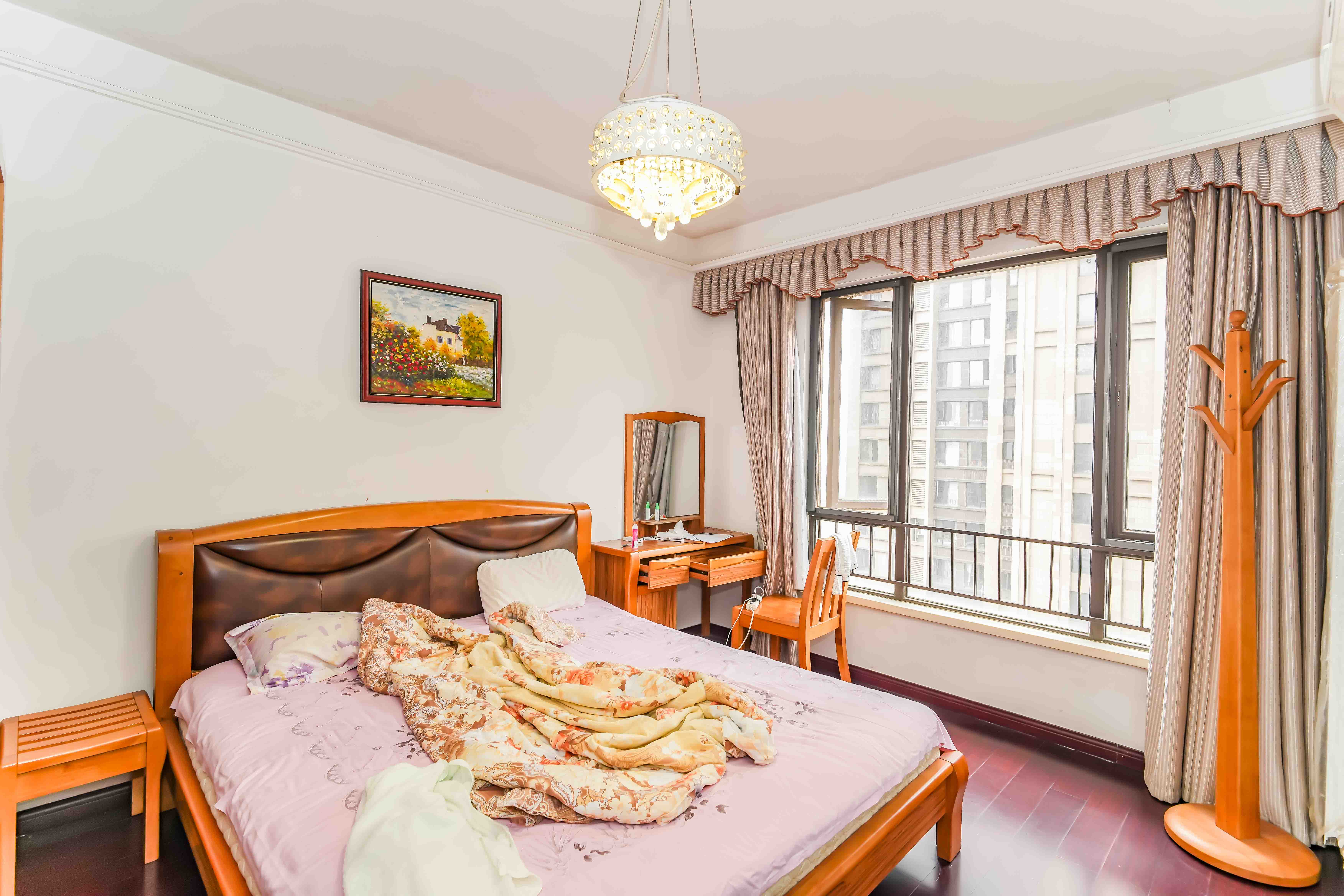 中海国际二期  3室2厅1卫    83.0万卧室