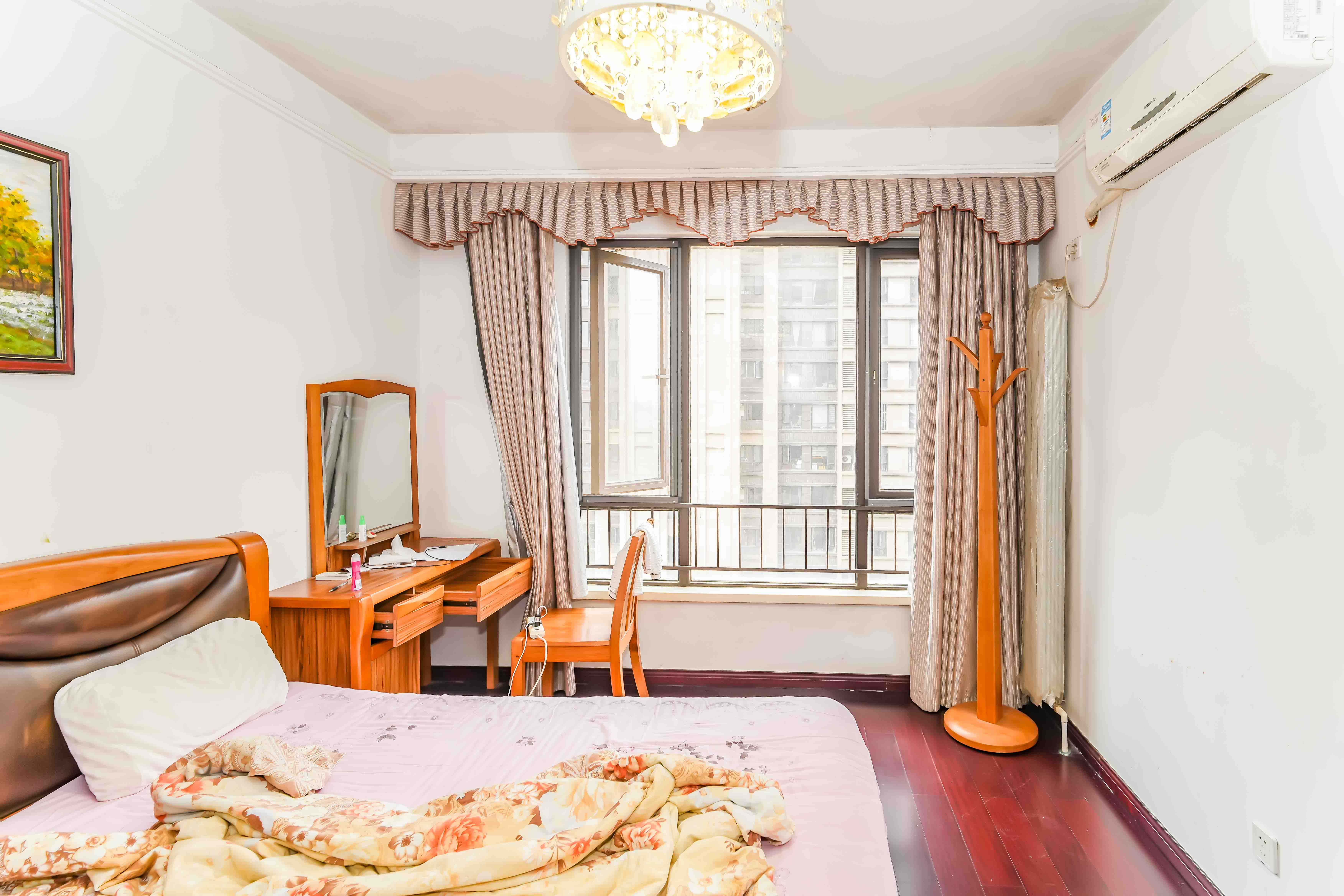 中海国际二期  3室2厅1卫    83.0万卧室