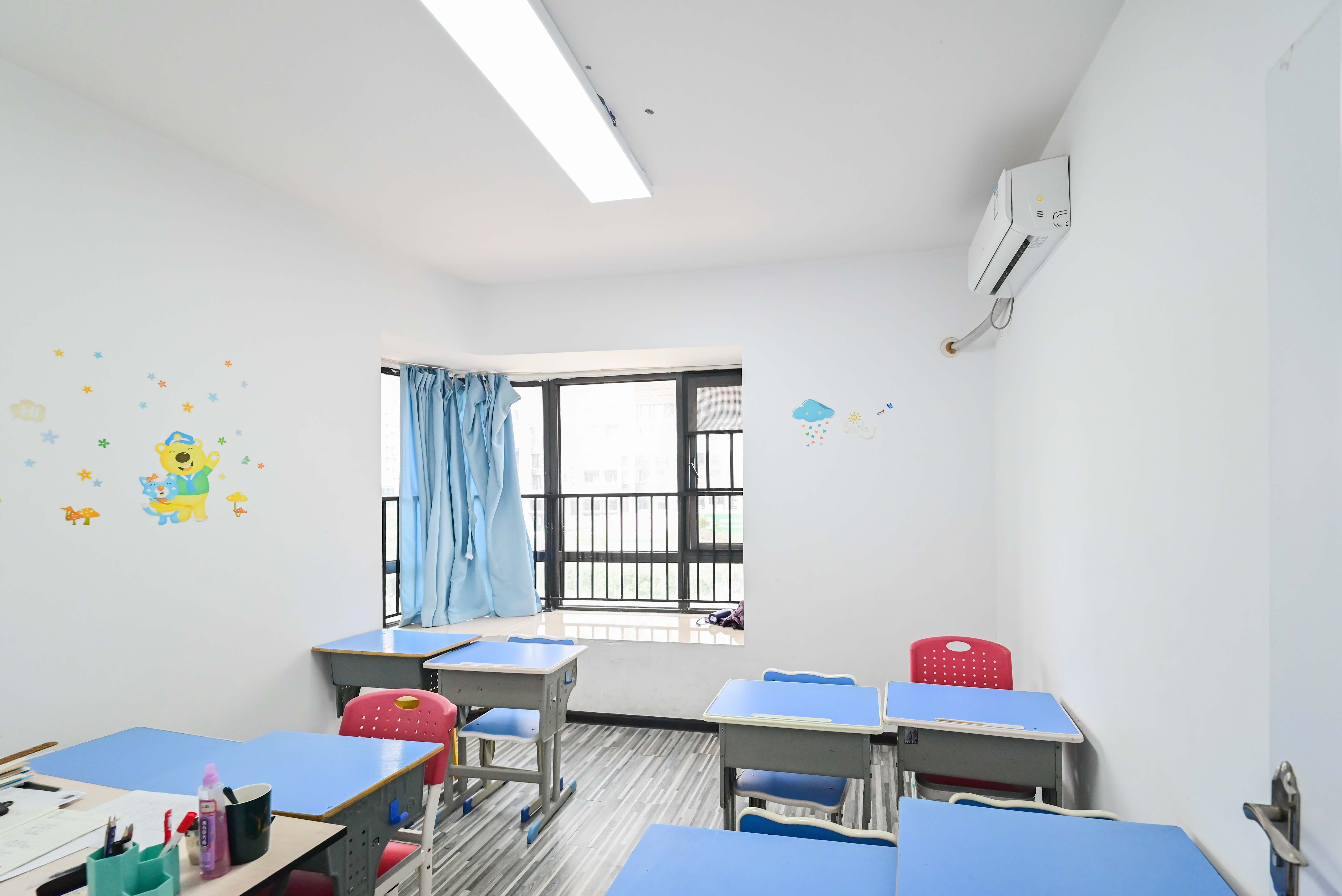 明昇壹城（明昇时代广场）一期  3室2厅2卫   215.00万卧室