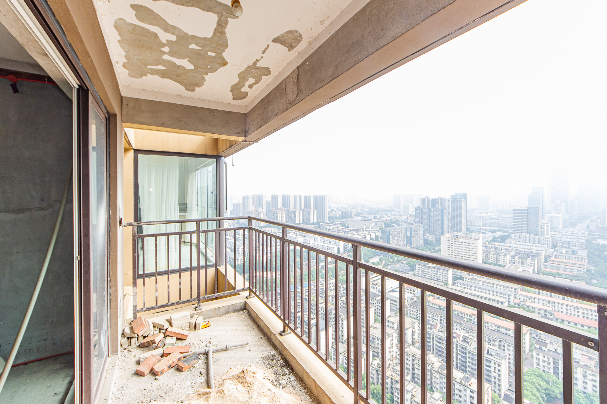 北辰三角洲C3区  3室2厅2卫   165.00万阳台
