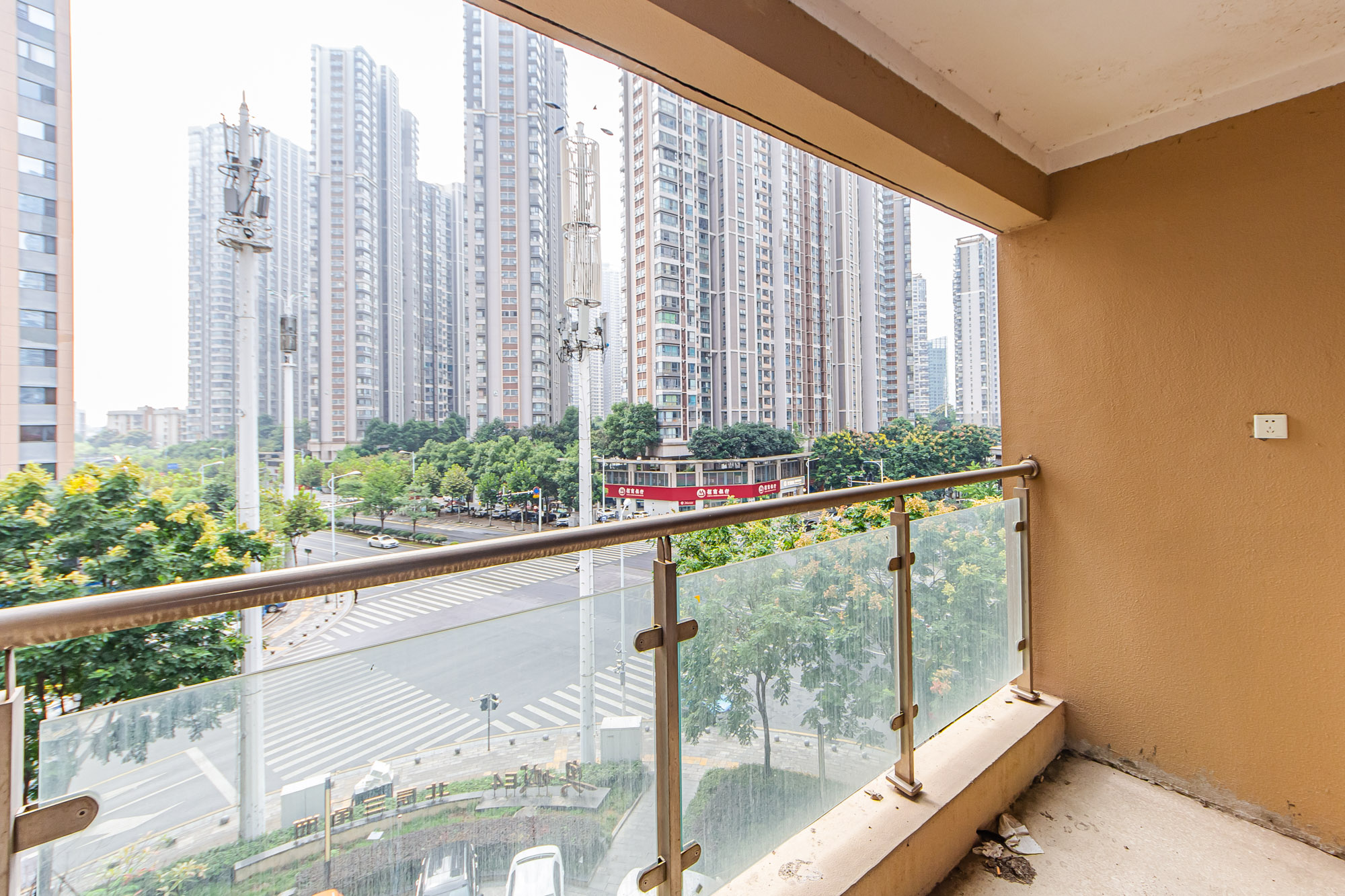 北辰三角洲E4区  4室2厅2卫    156.0万阳台