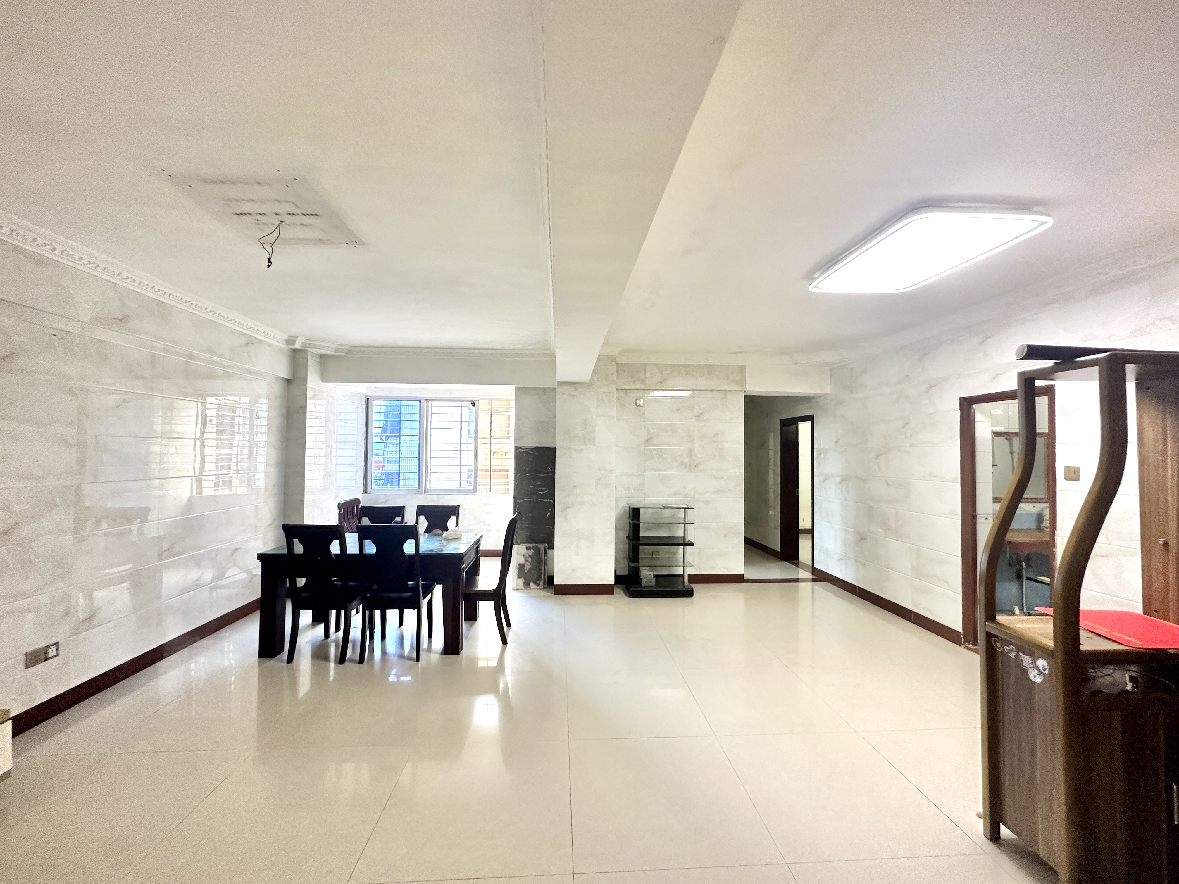 裕兴大厦  3室2厅2卫    163.0万客厅