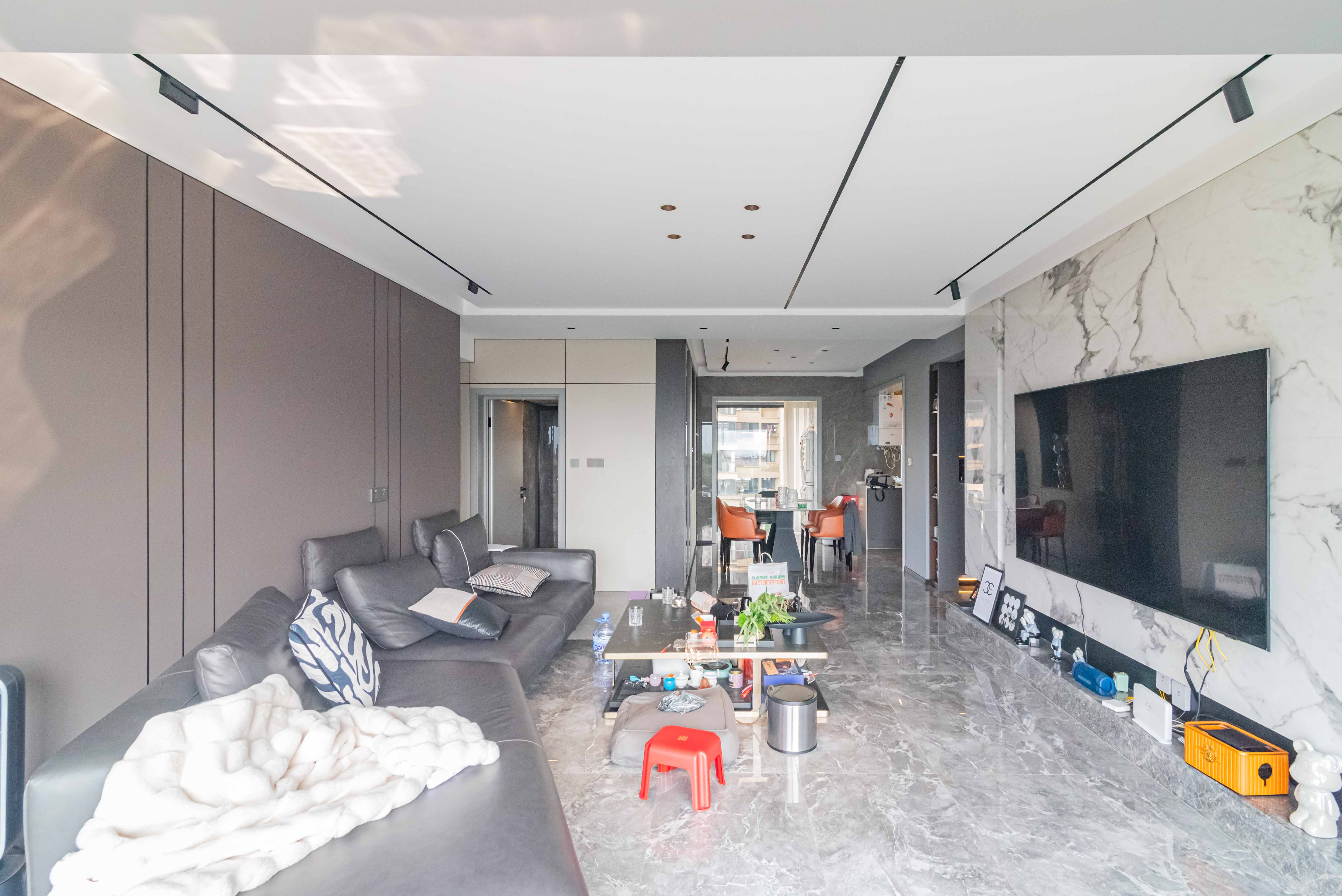 五矿沁园金城(春和景园) 4室2厅2卫 185.0万 五矿沁园金城(春和景园) 4室2厅2卫 185.0万客厅